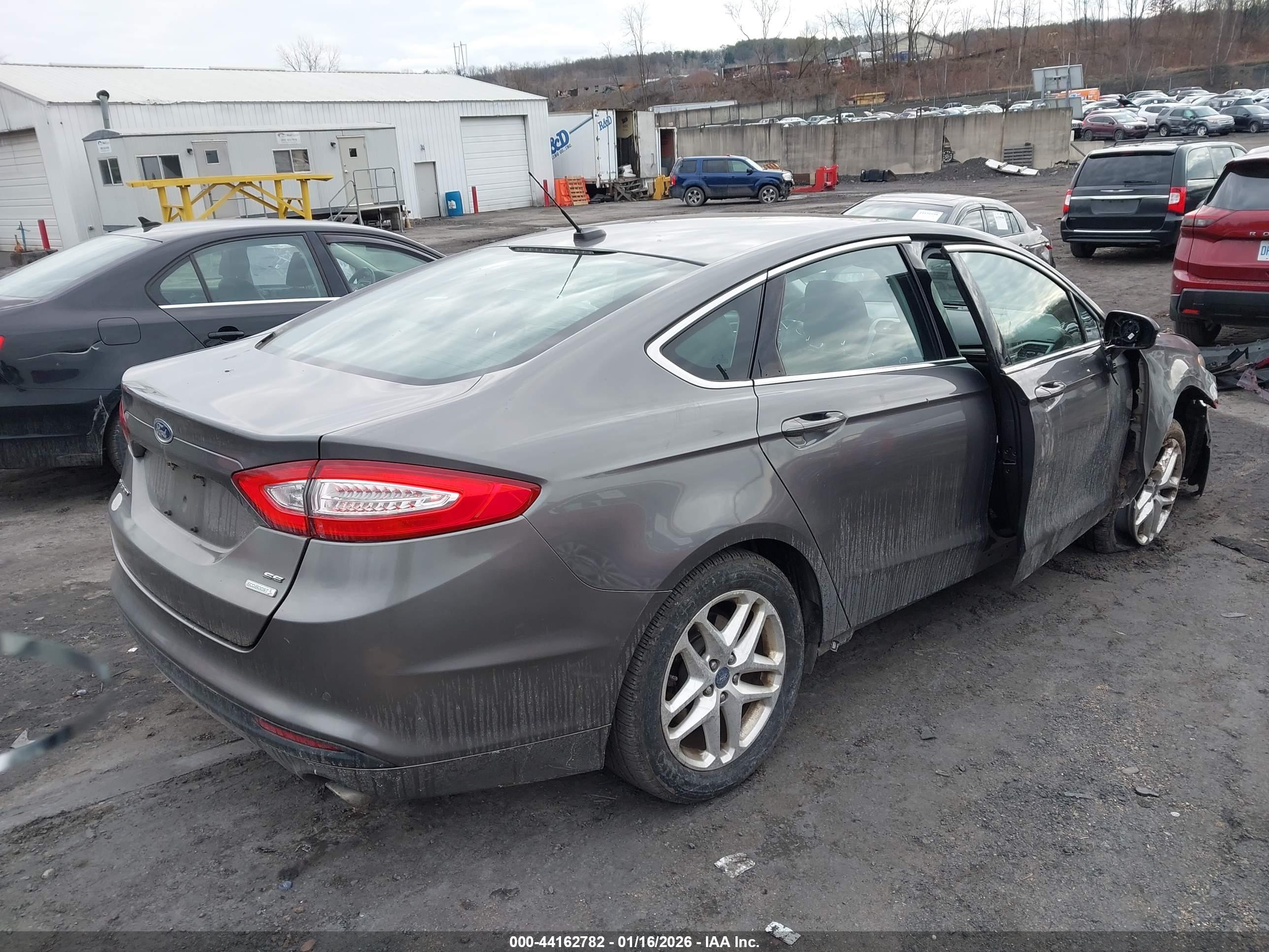 FORD FUSION image 4