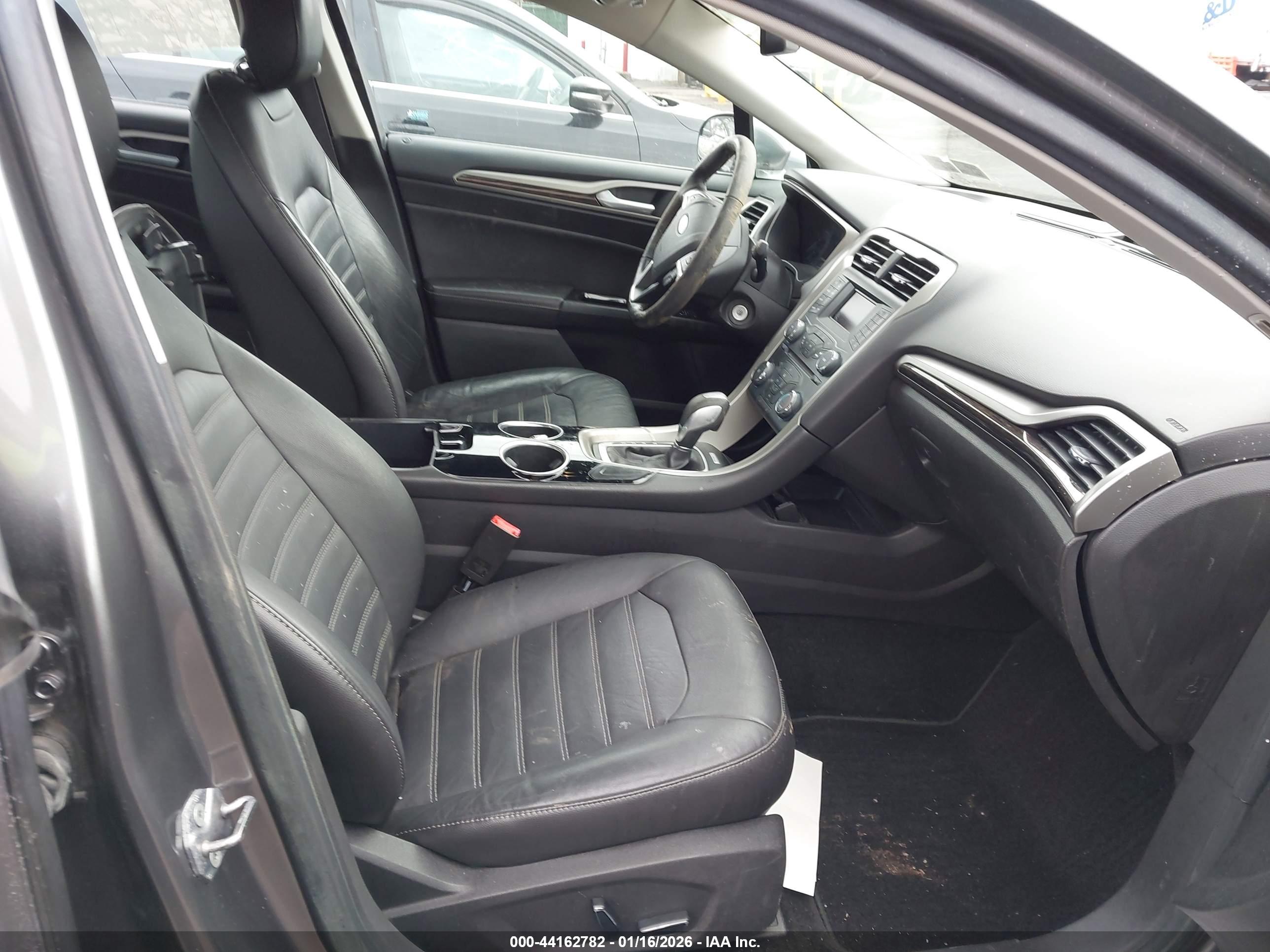 FORD FUSION image 5