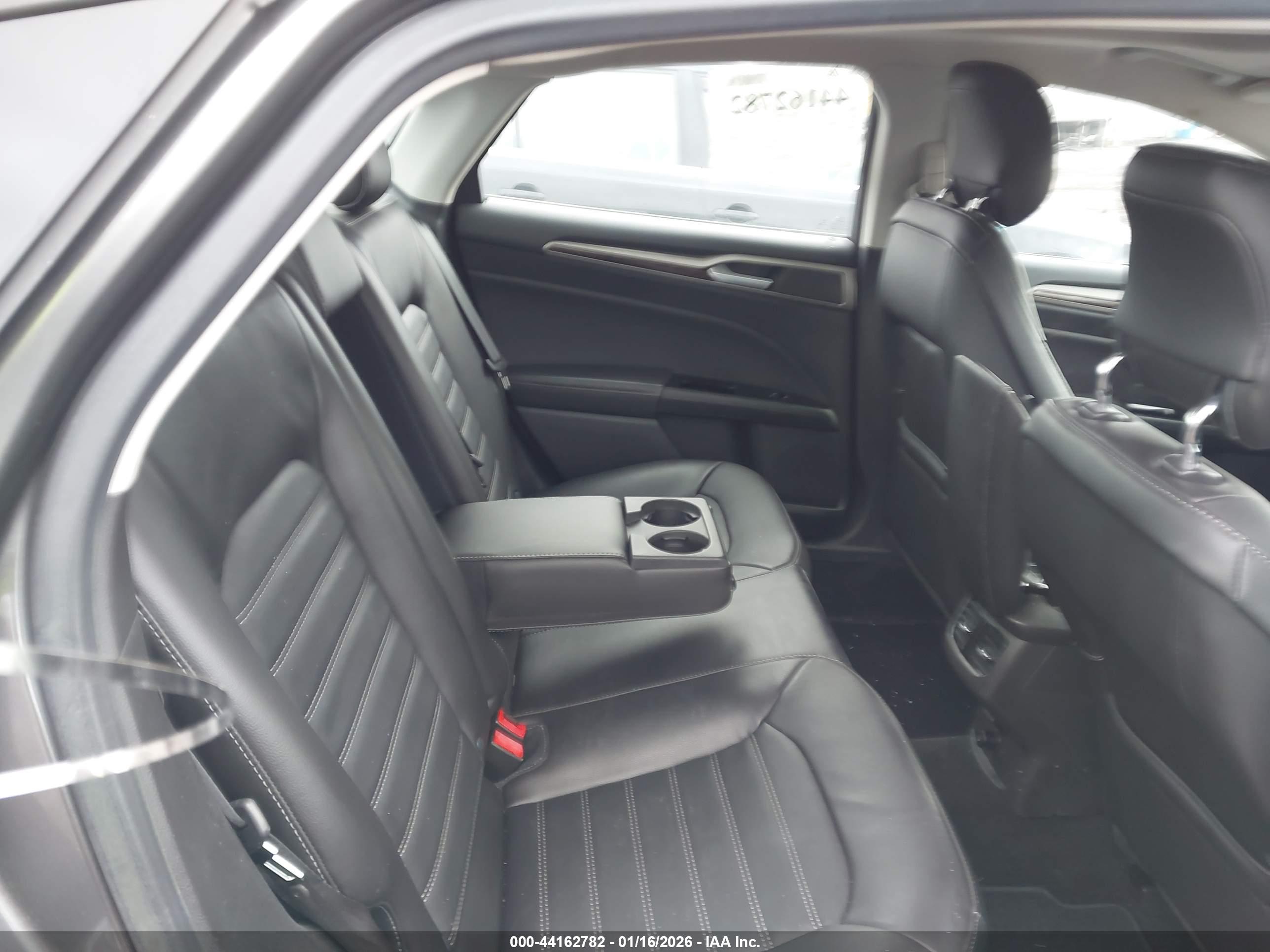 FORD FUSION image 8