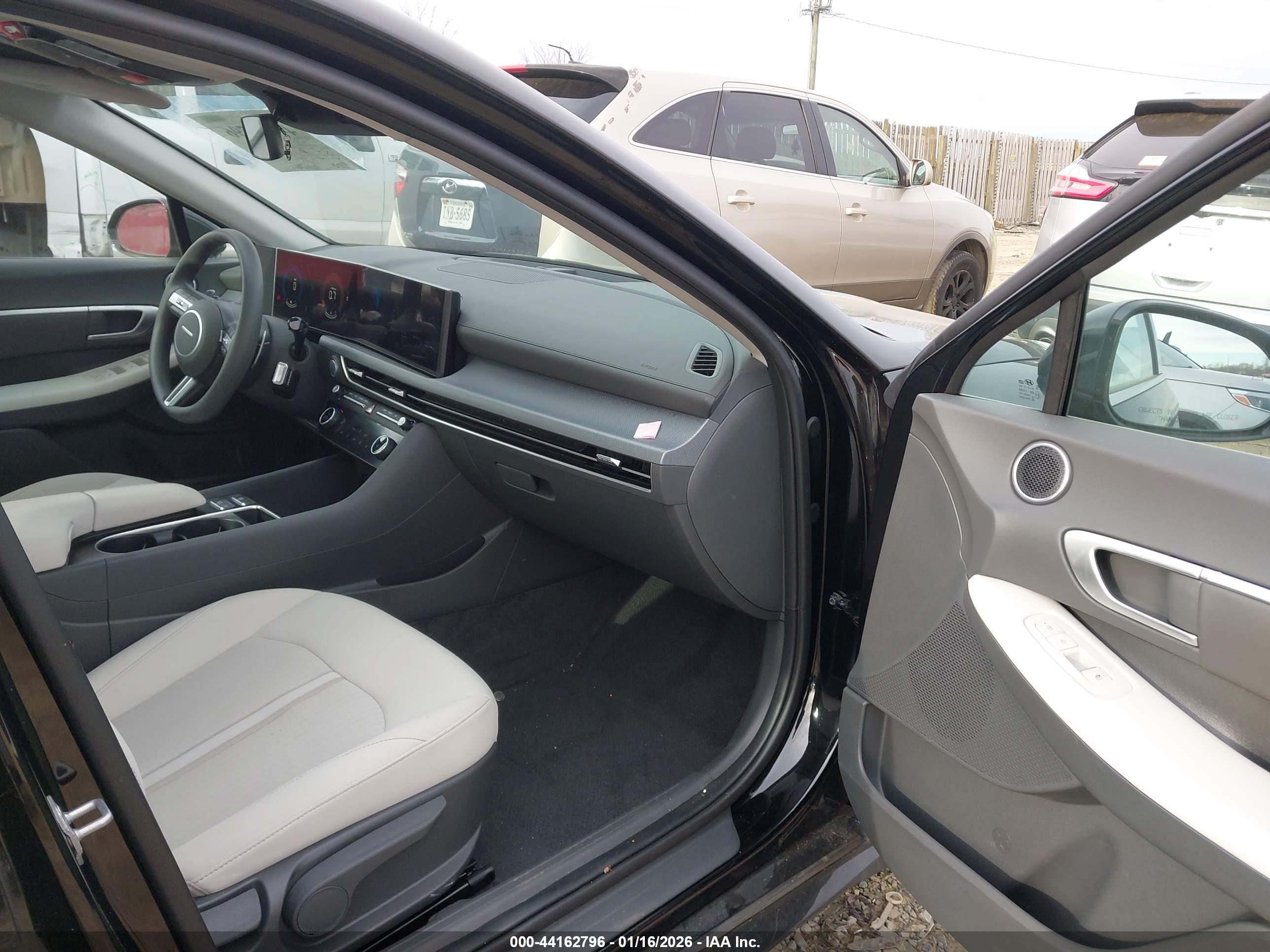 HYUNDAI SONATA image 5