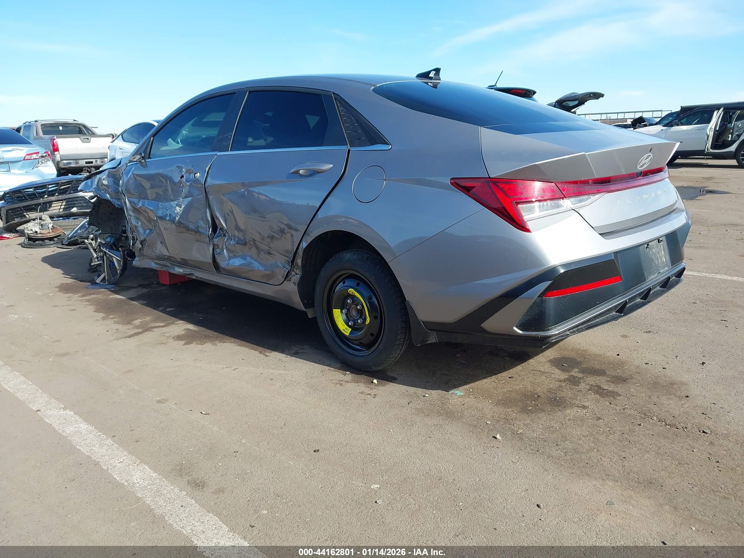 HYUNDAI ELANTRA image 3