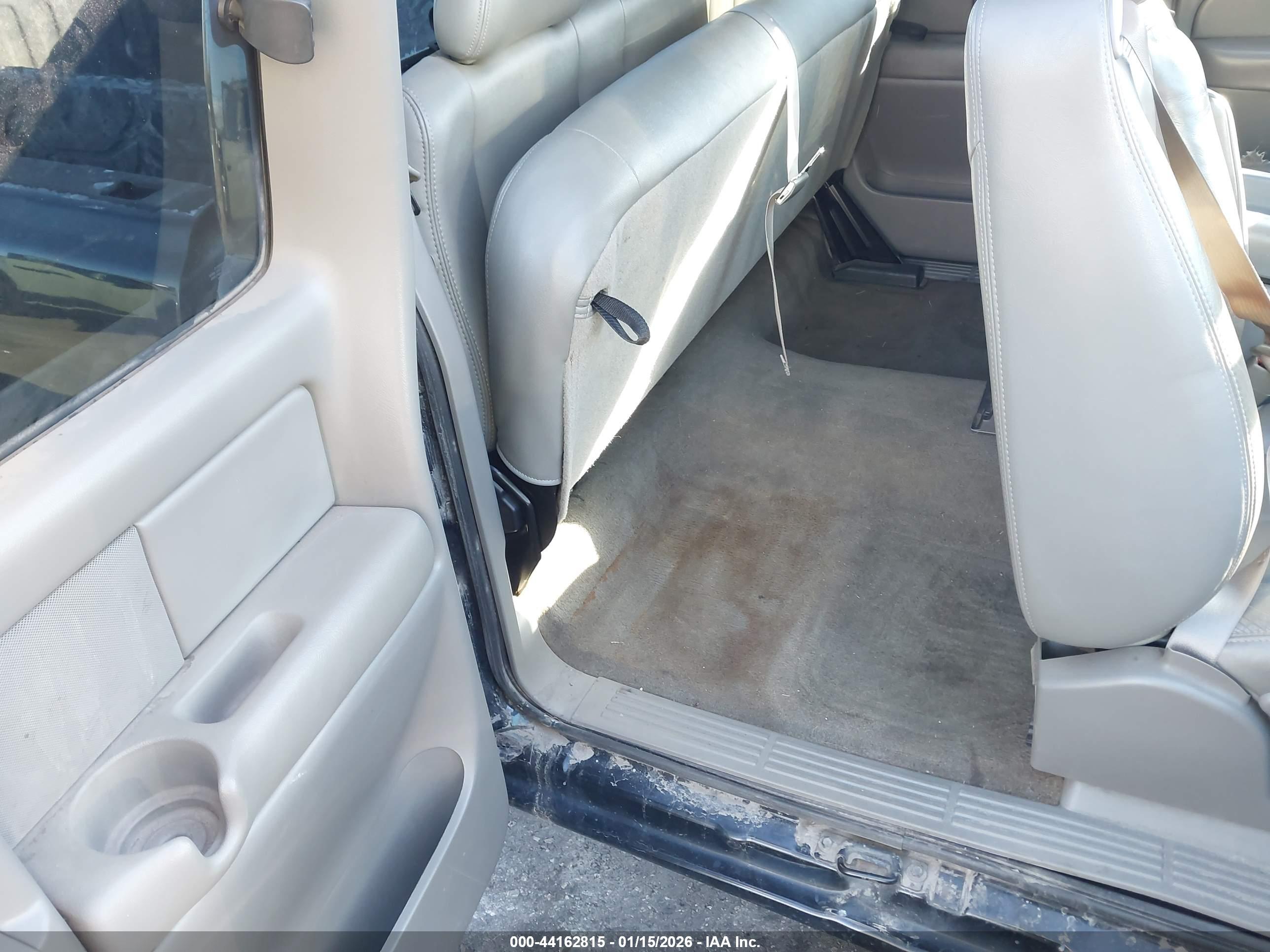 CHEVROLET SILVERADO image 8