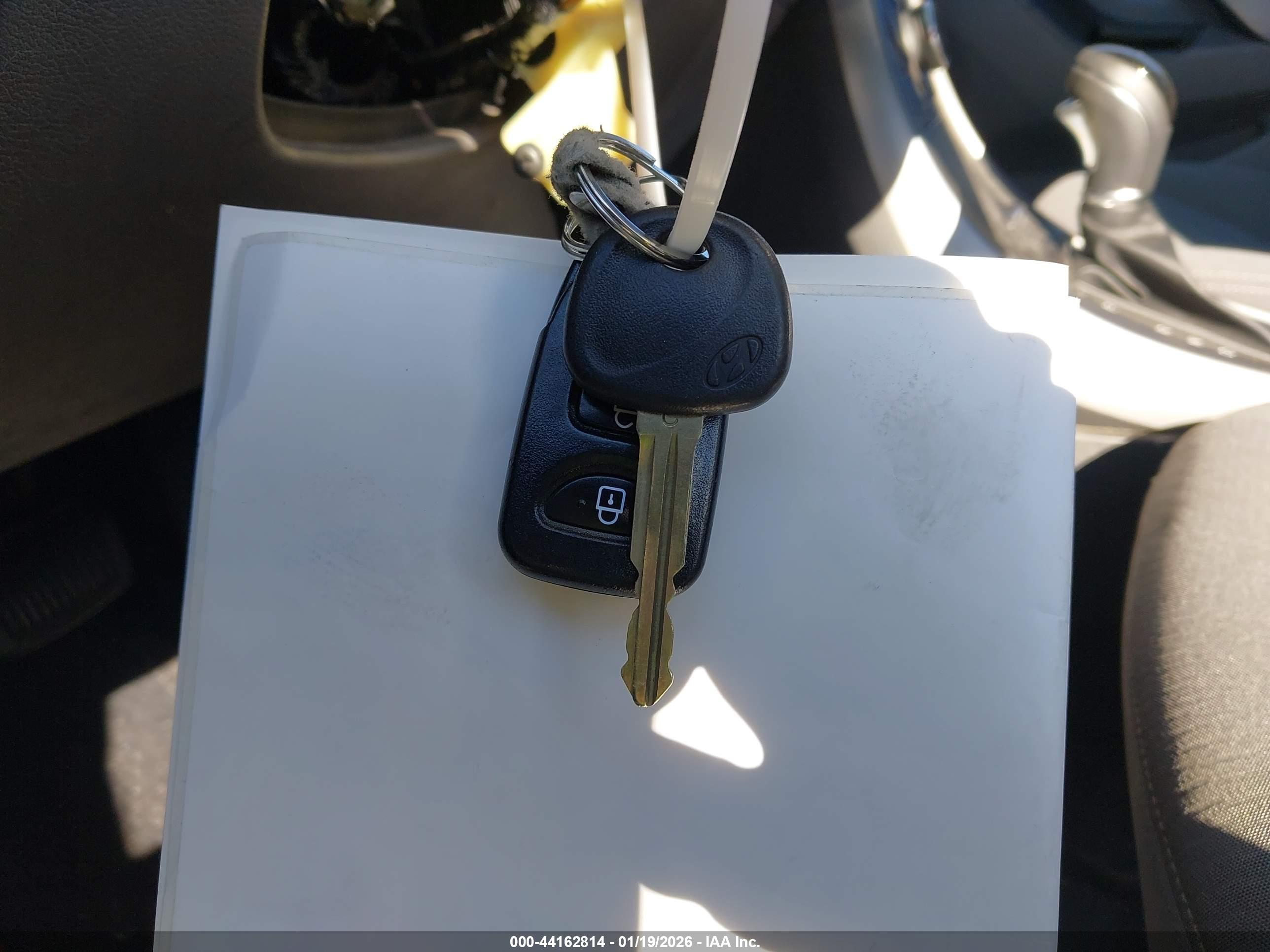 HYUNDAI ELANTRA image 11