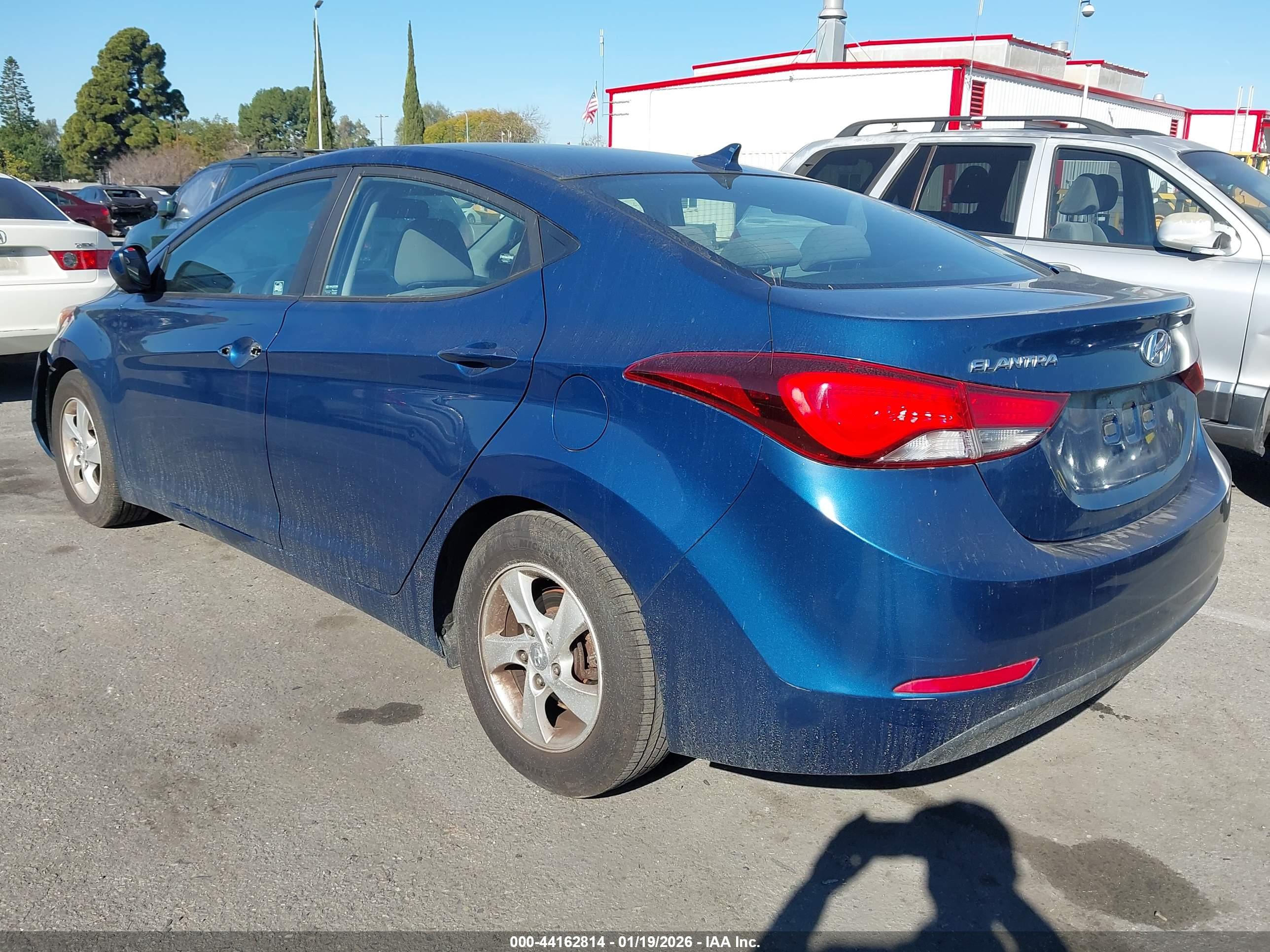 HYUNDAI ELANTRA image 3