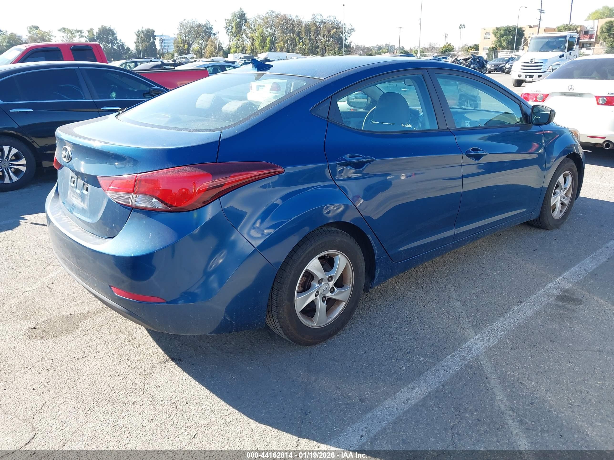 HYUNDAI ELANTRA image 4