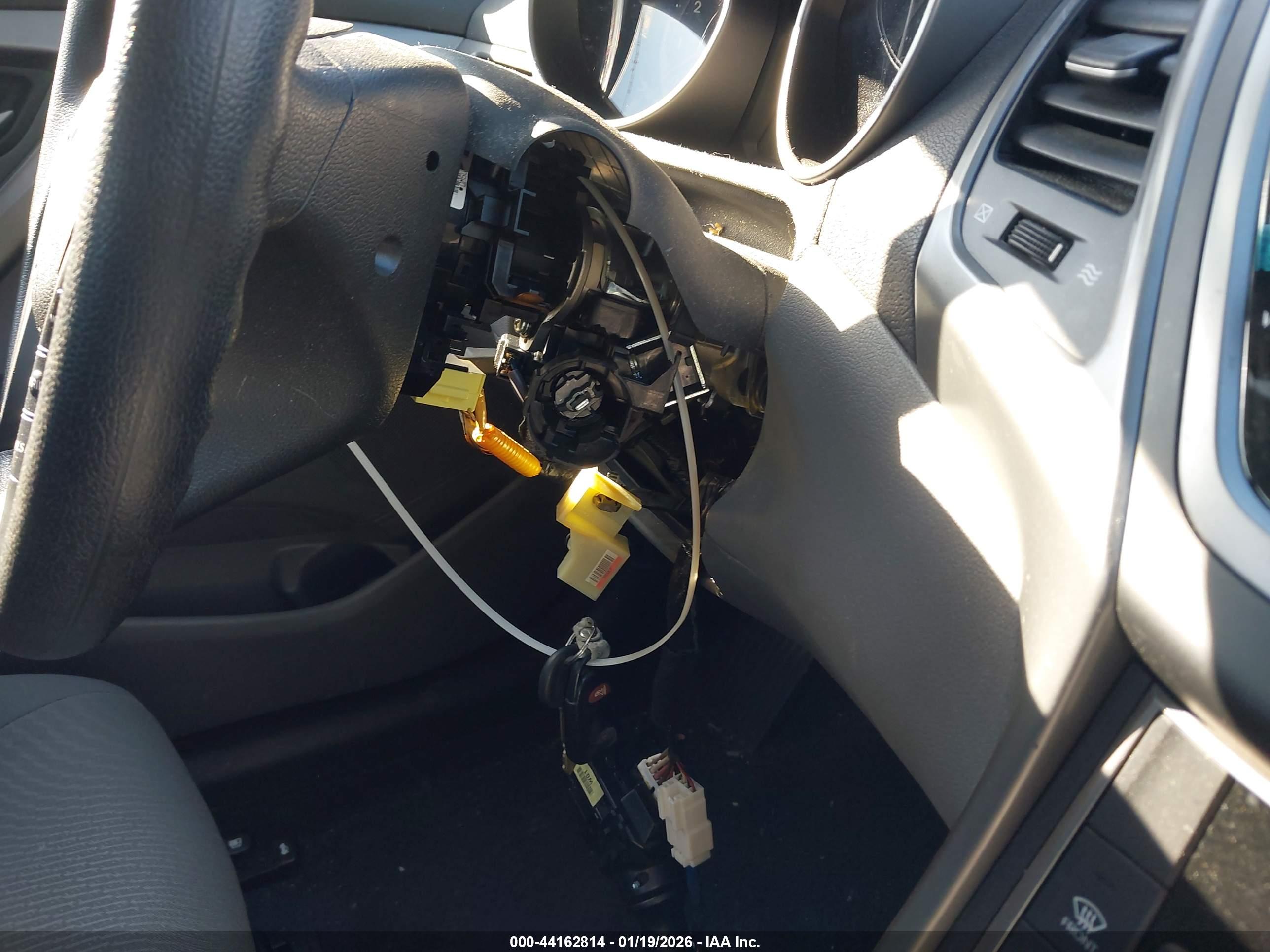 HYUNDAI ELANTRA image 6