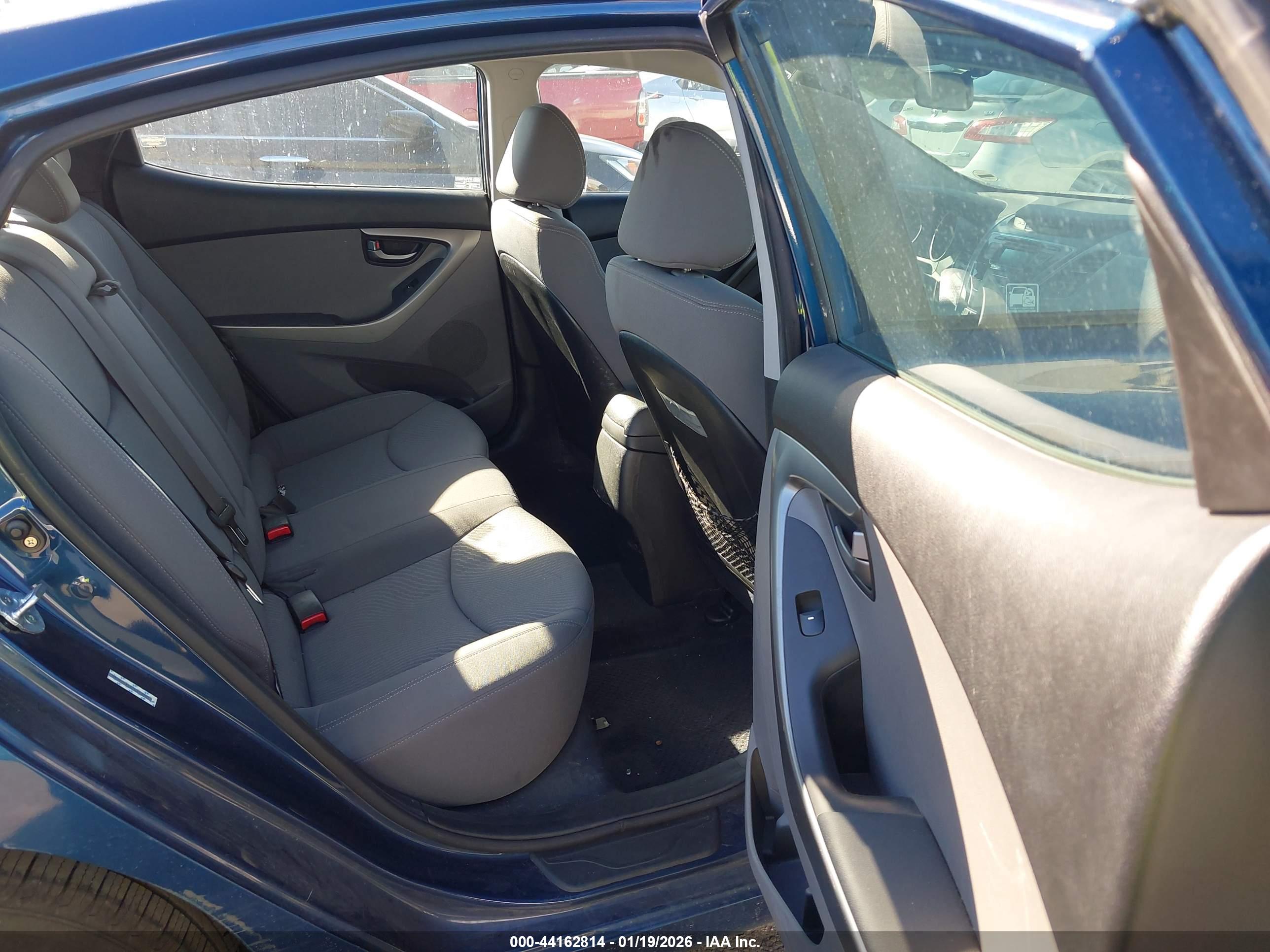 HYUNDAI ELANTRA image 8