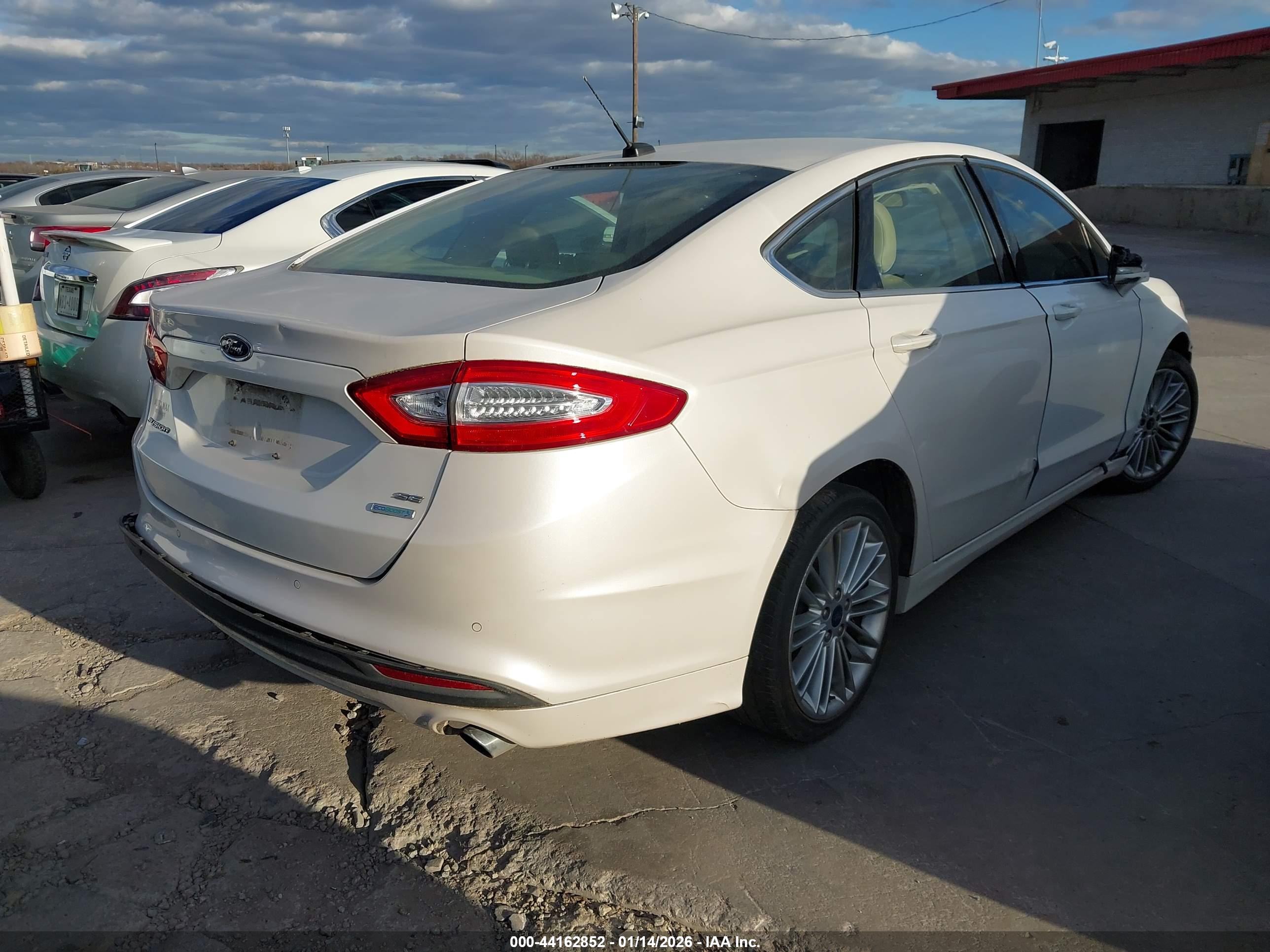 FORD FUSION image 4
