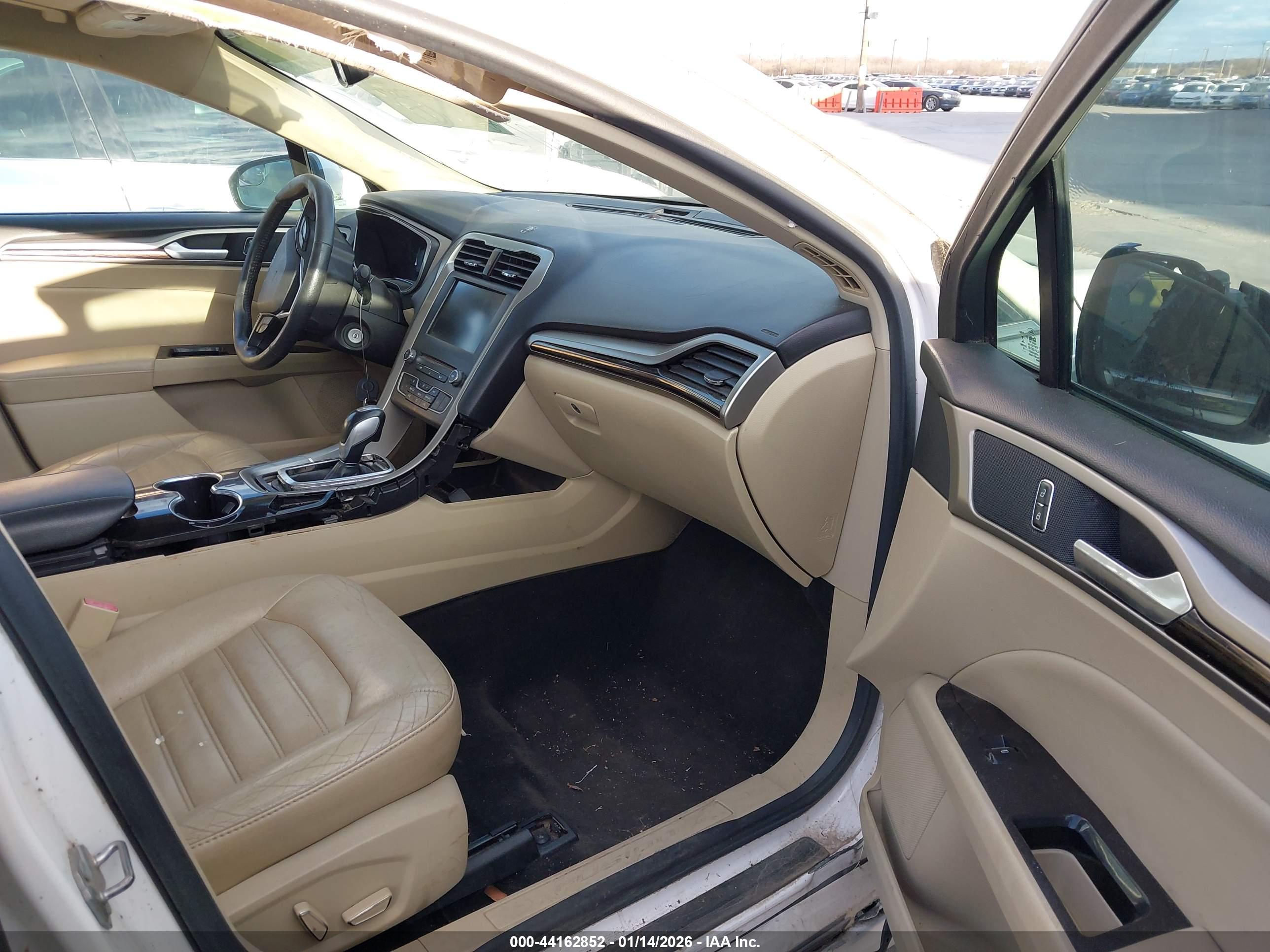 FORD FUSION image 5