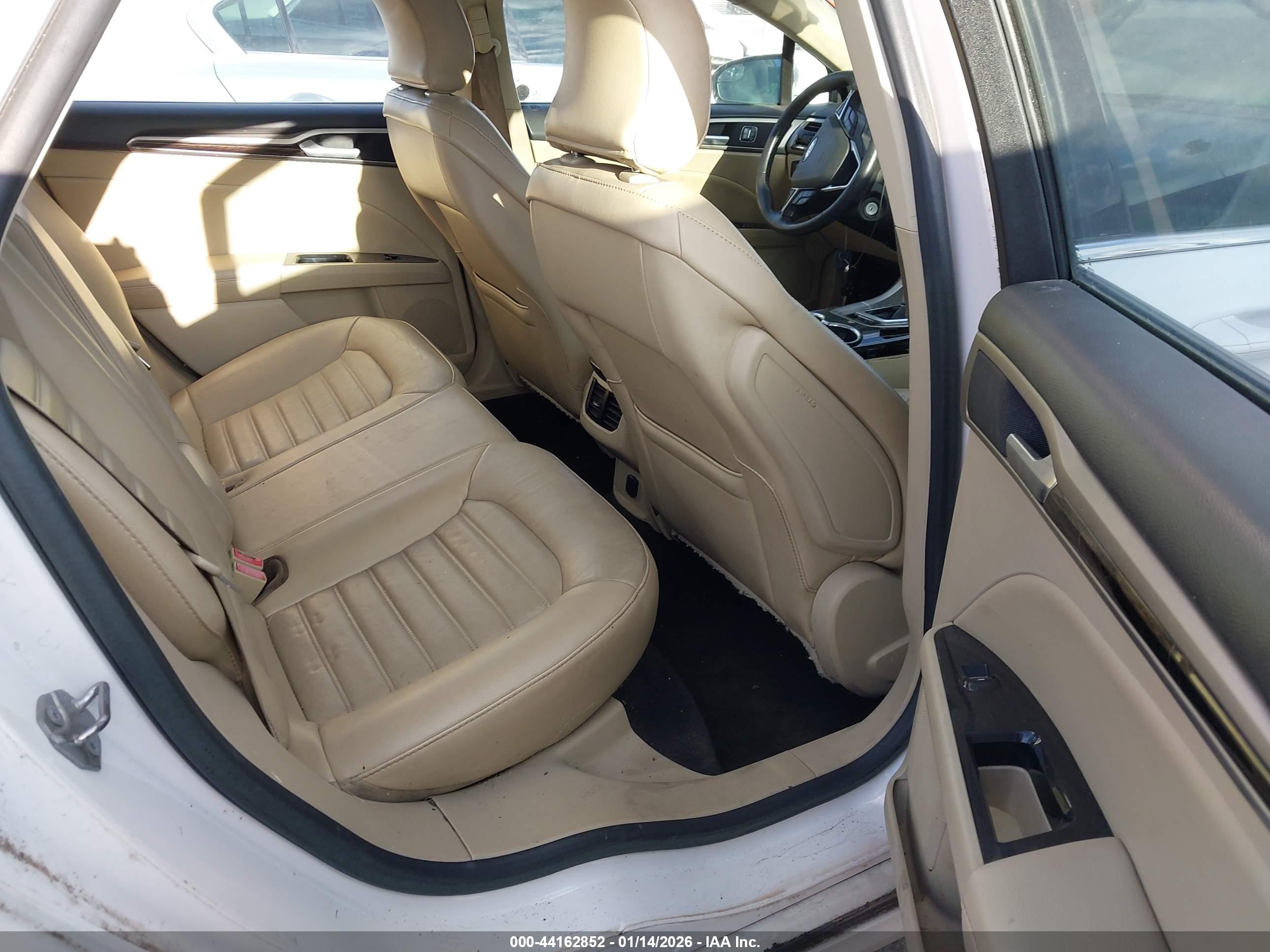 FORD FUSION image 8