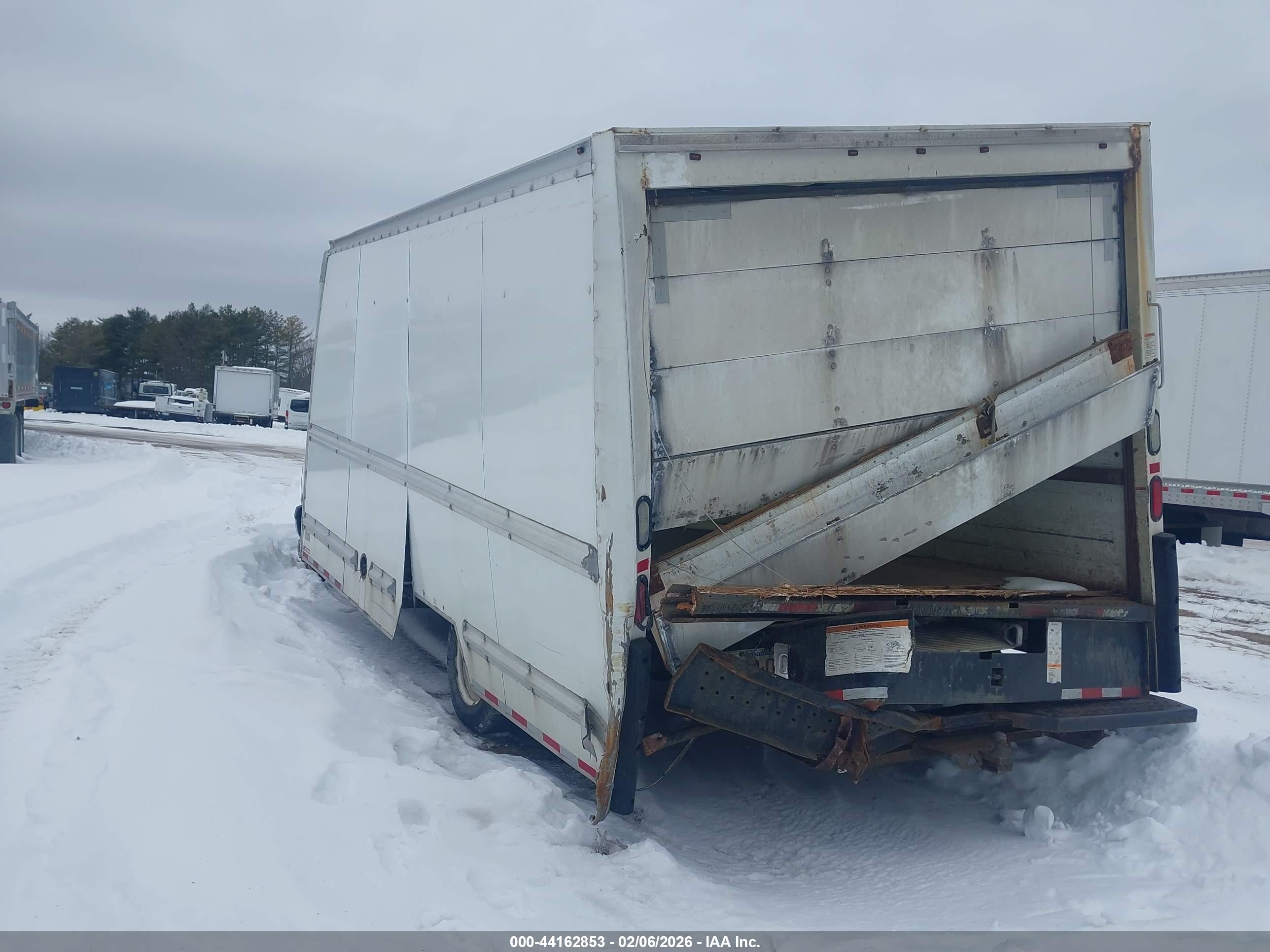 GMC SAVANA image 3