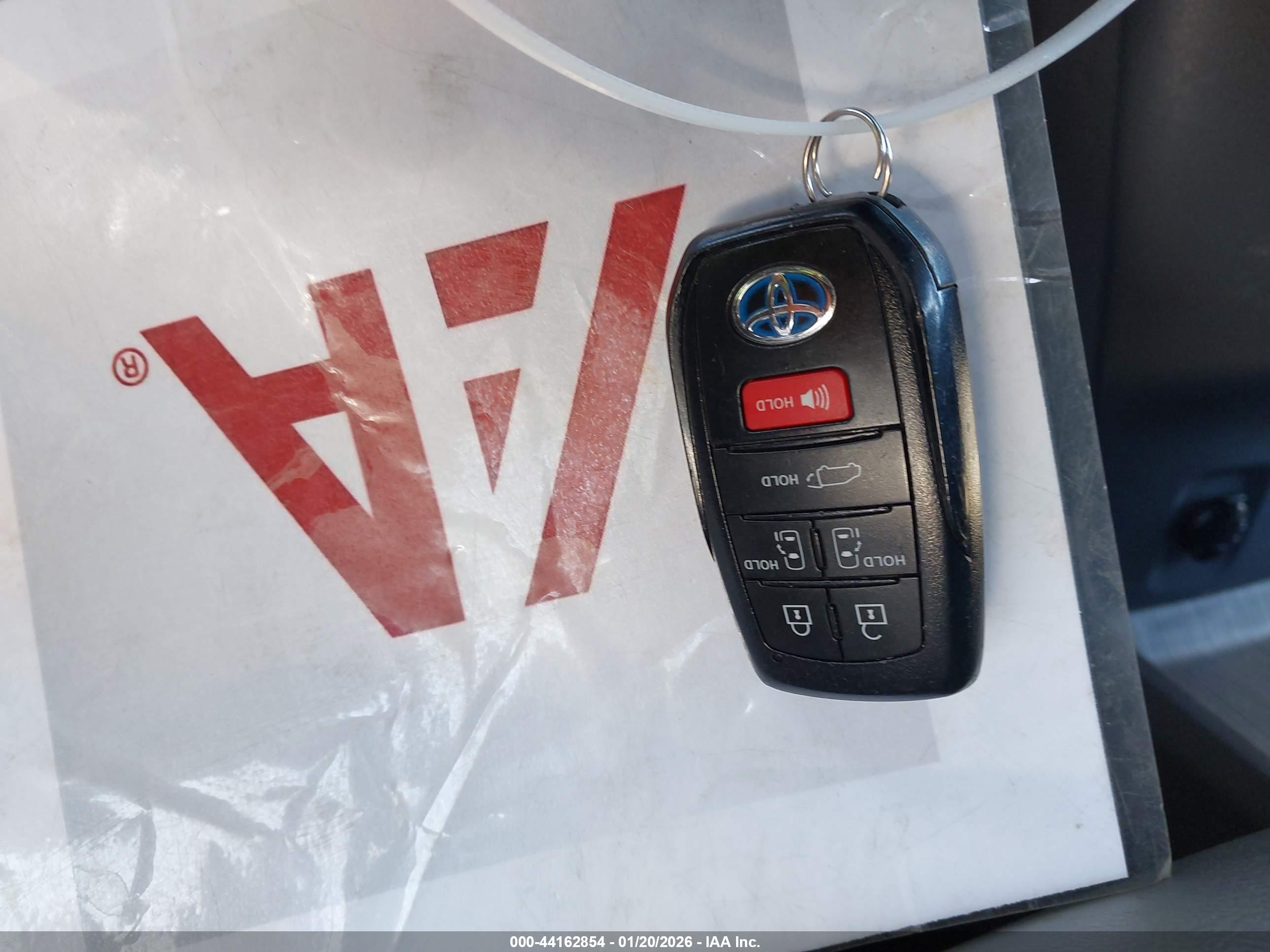 TOYOTA SIENNA image 11