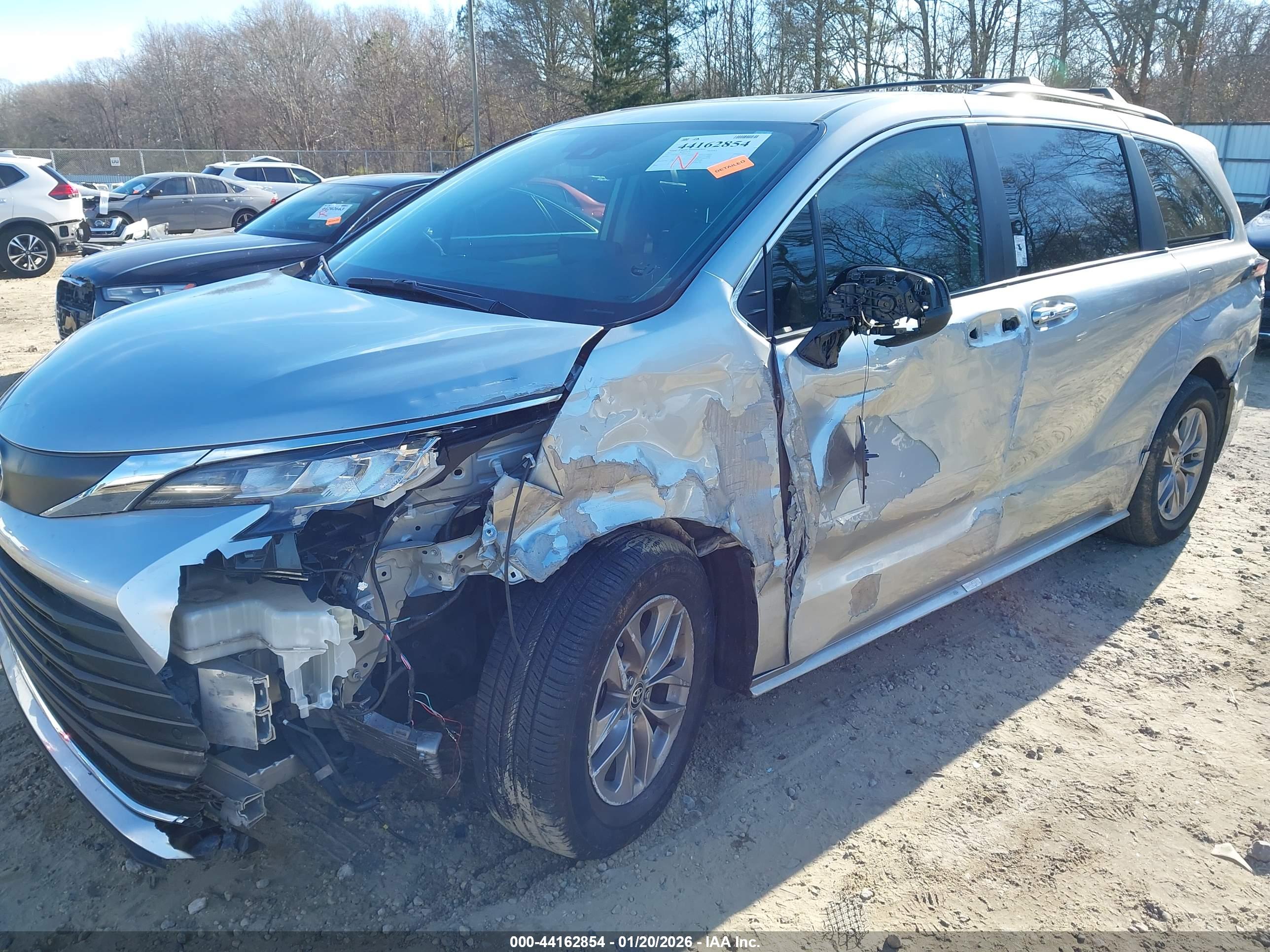 TOYOTA SIENNA image 6