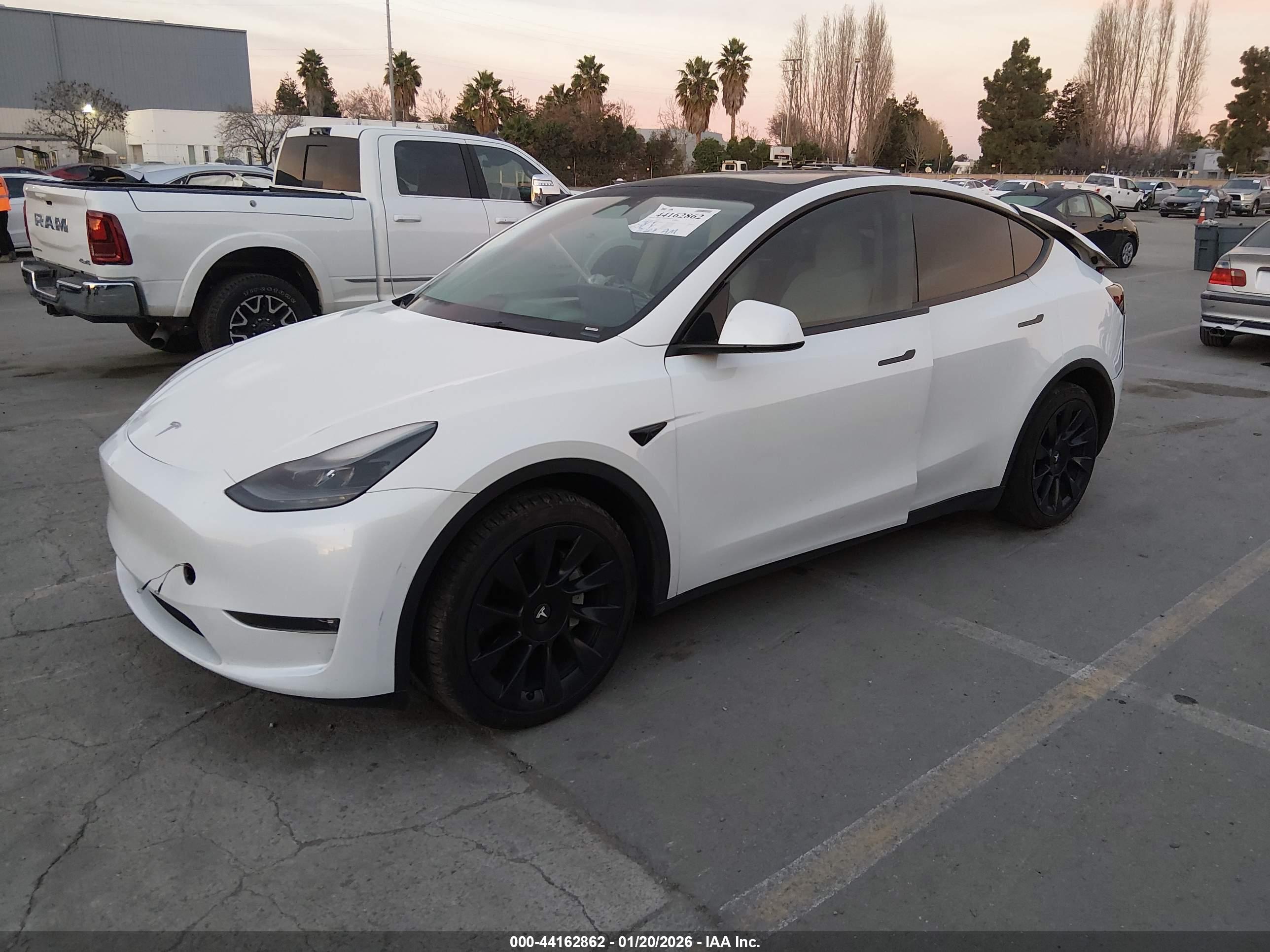 TESLA MODEL image 2