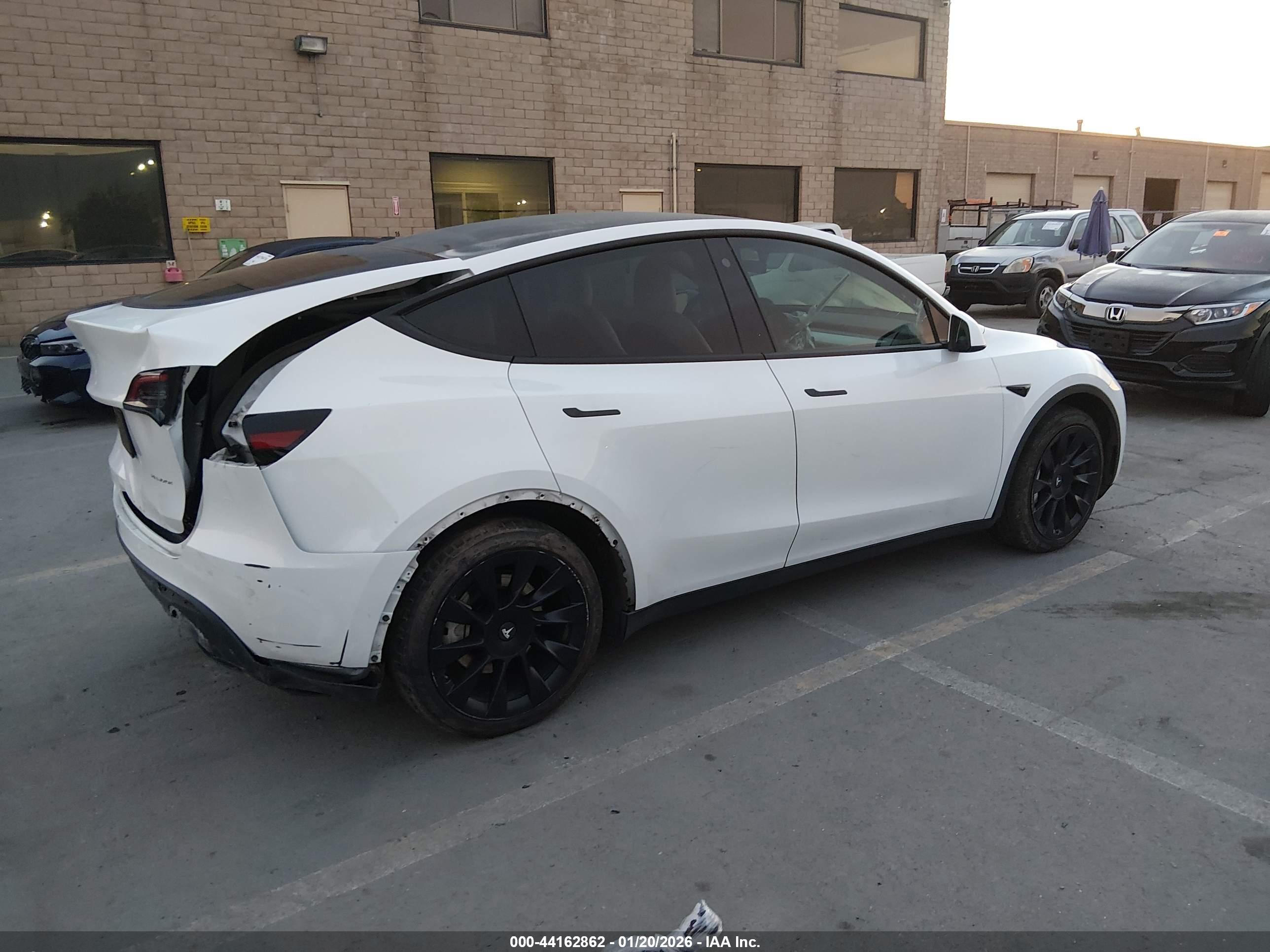 TESLA MODEL image 4