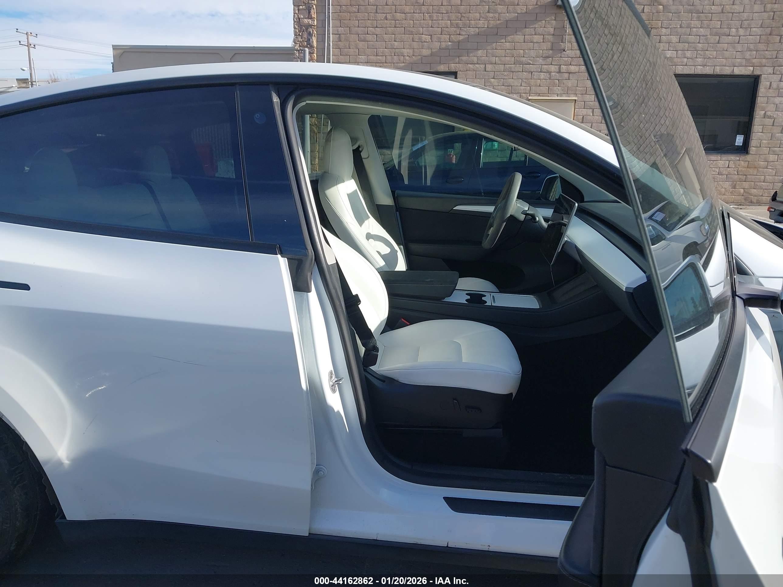 TESLA MODEL image 5