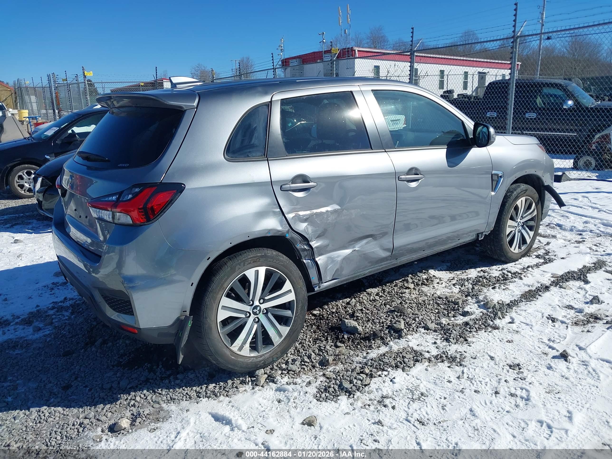 MITSUBISHI OUTLANDER image 4