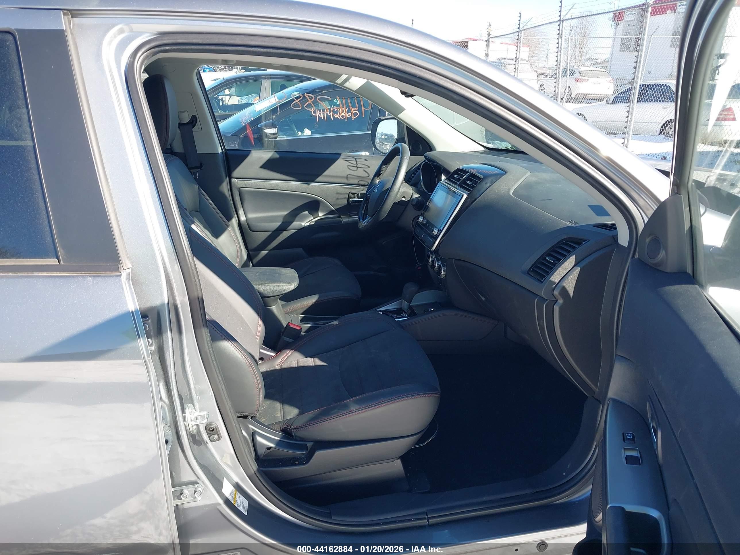 MITSUBISHI OUTLANDER image 5