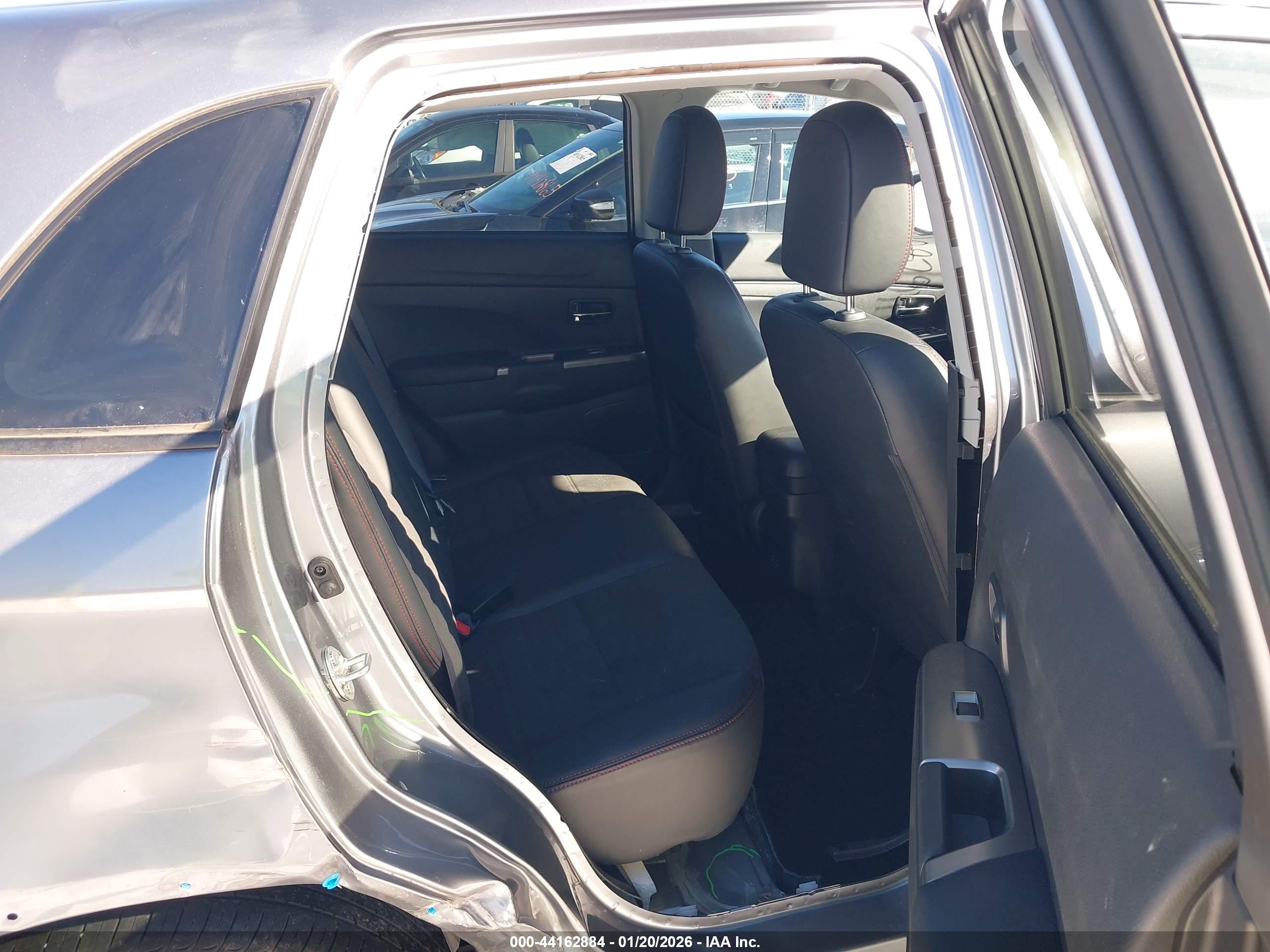 MITSUBISHI OUTLANDER image 8