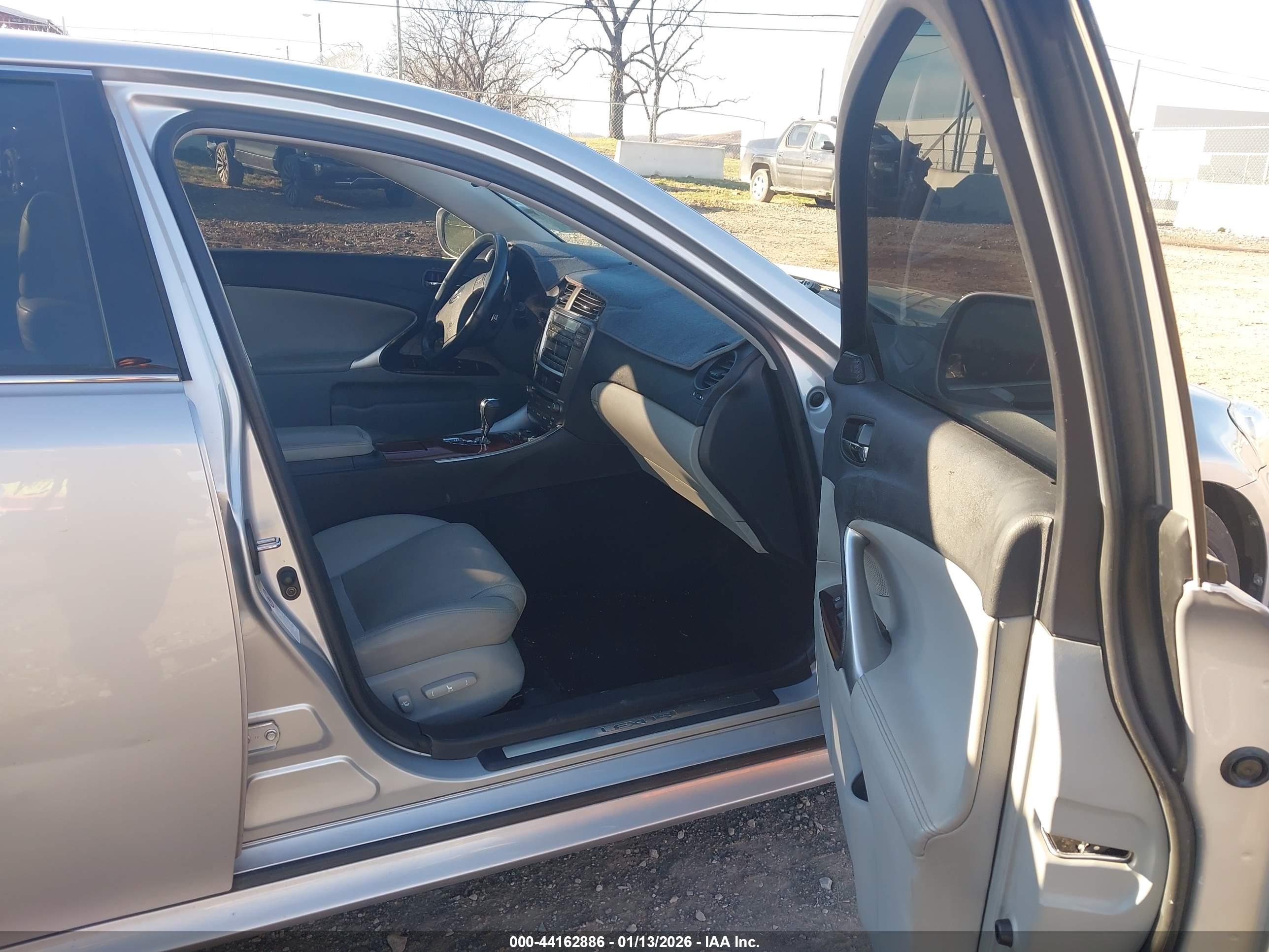 LEXUS IS image 5