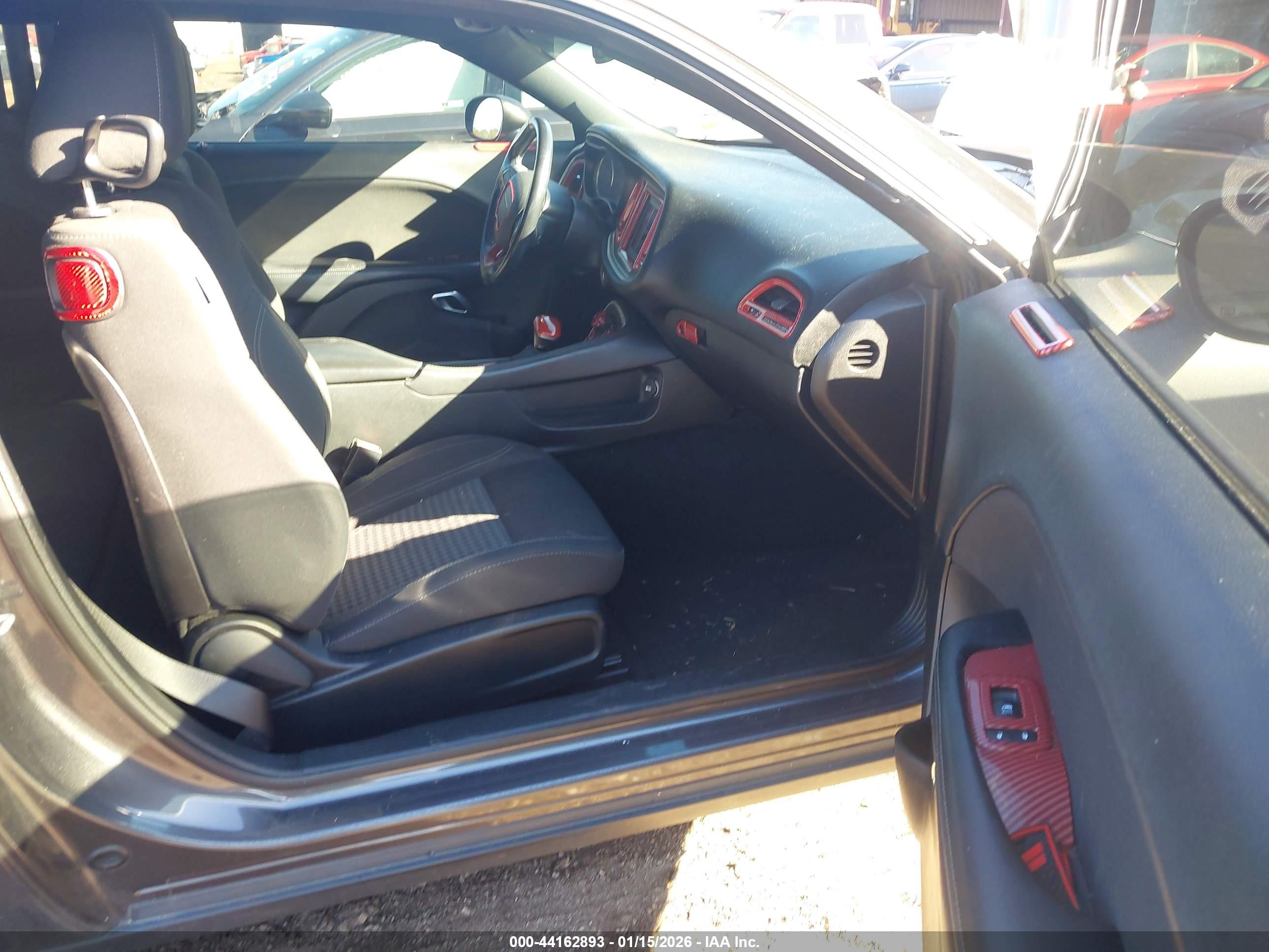 DODGE CHALLENGER image 5