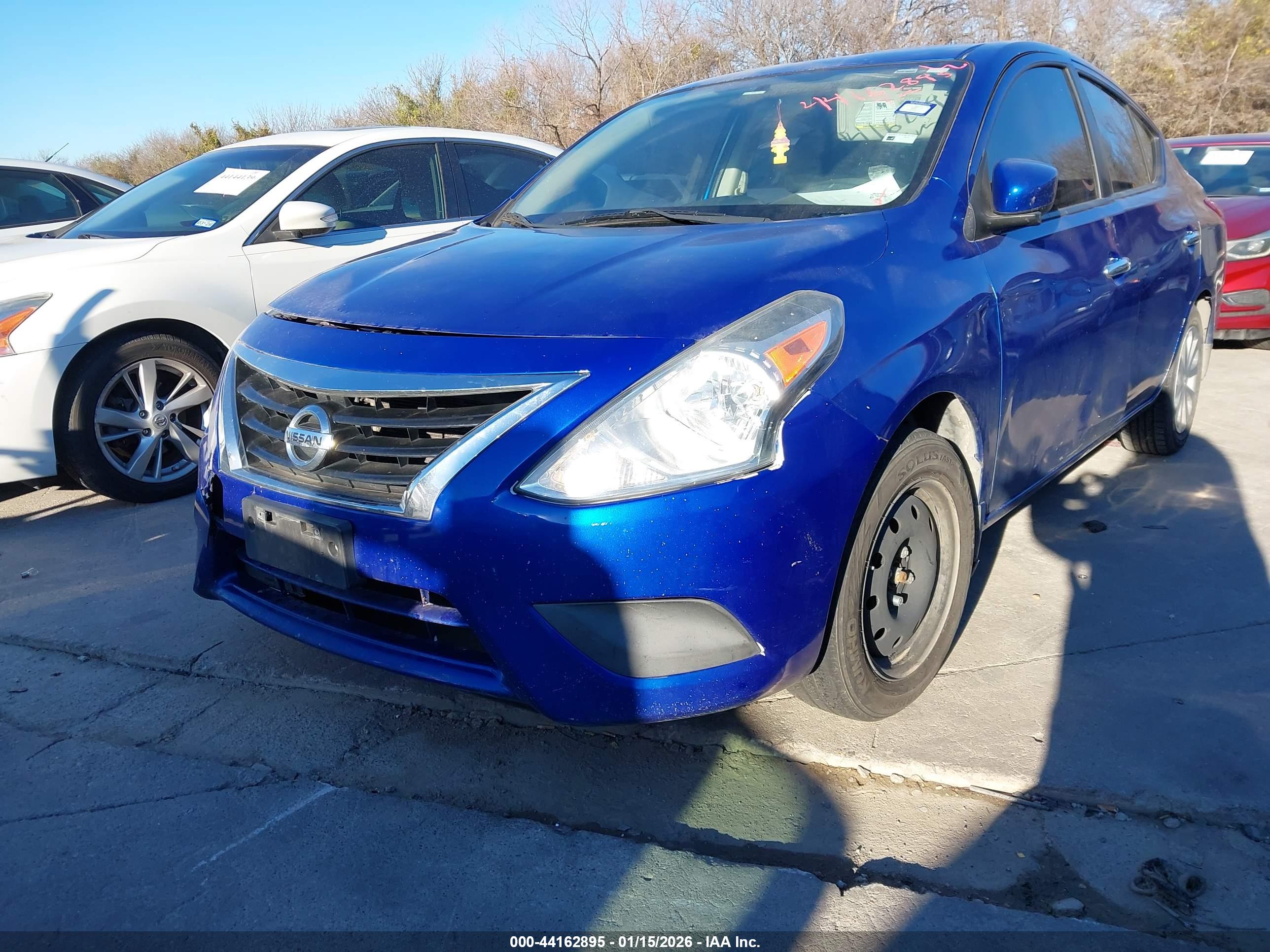NISSAN VERSA image 2