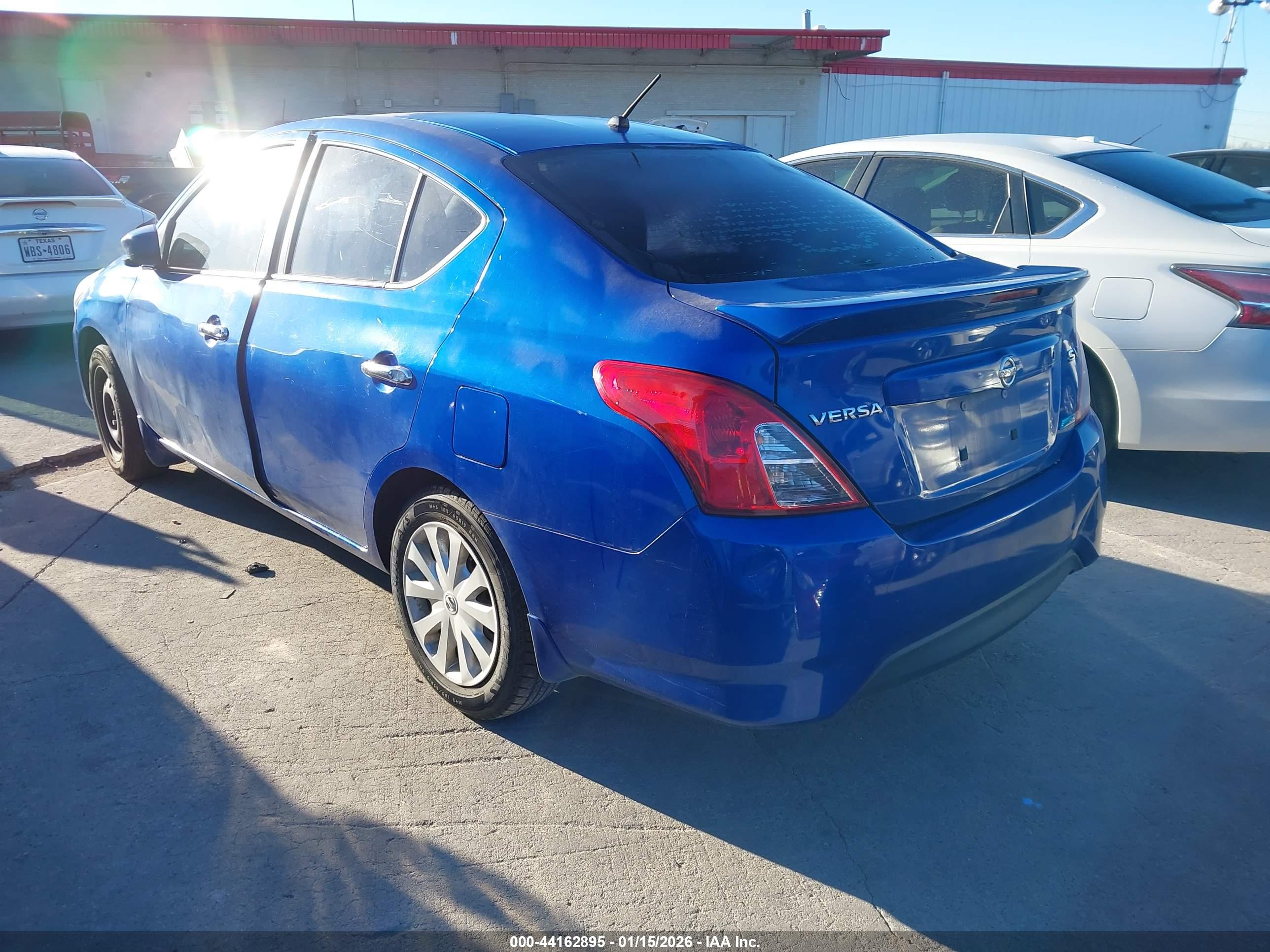 NISSAN VERSA image 3