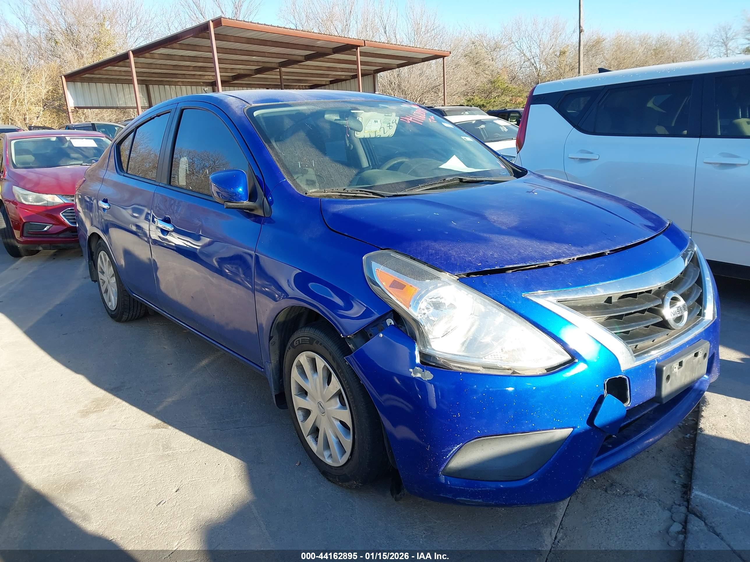 NISSAN VERSA image 6
