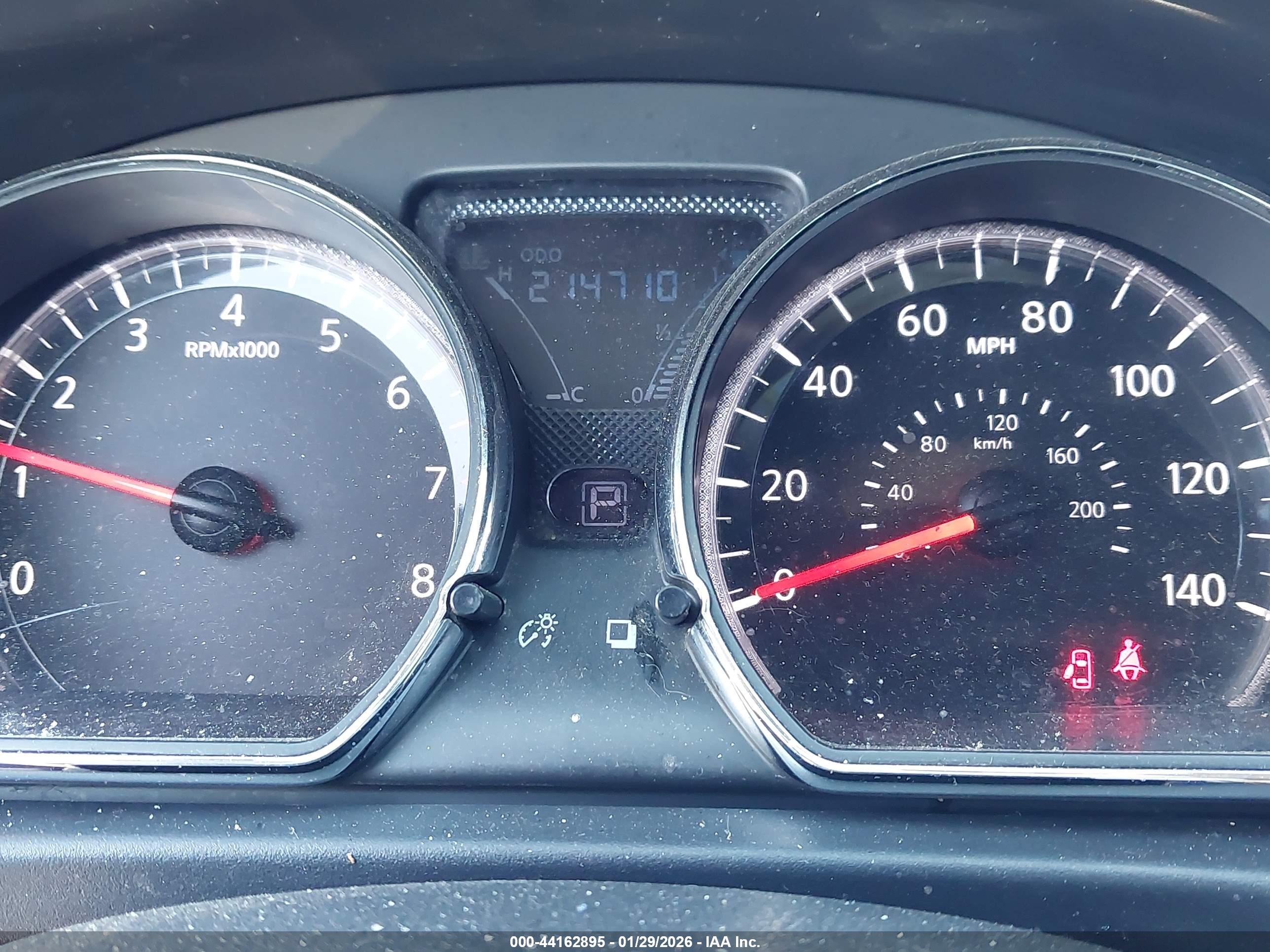 NISSAN VERSA image 7