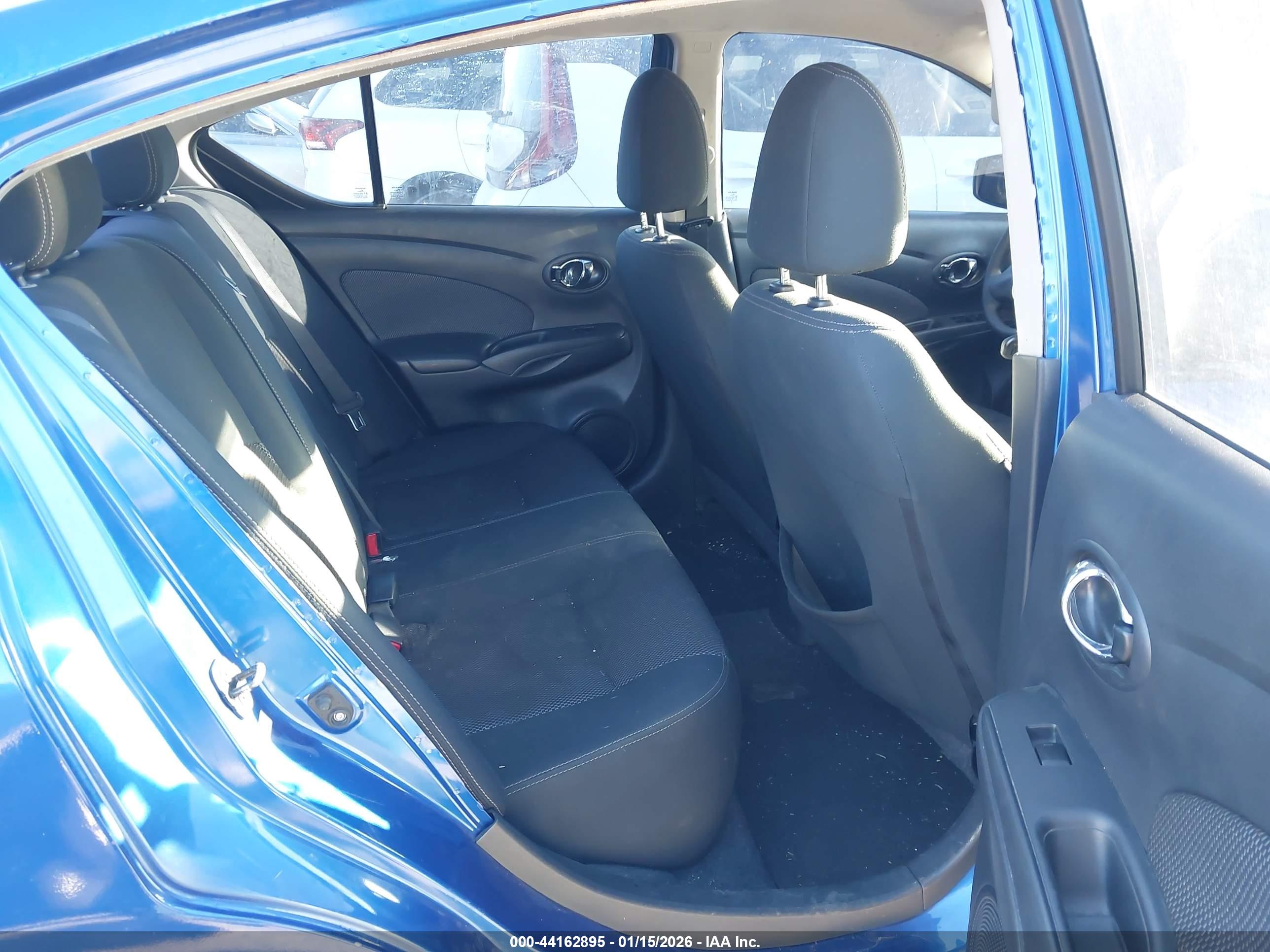 NISSAN VERSA image 8