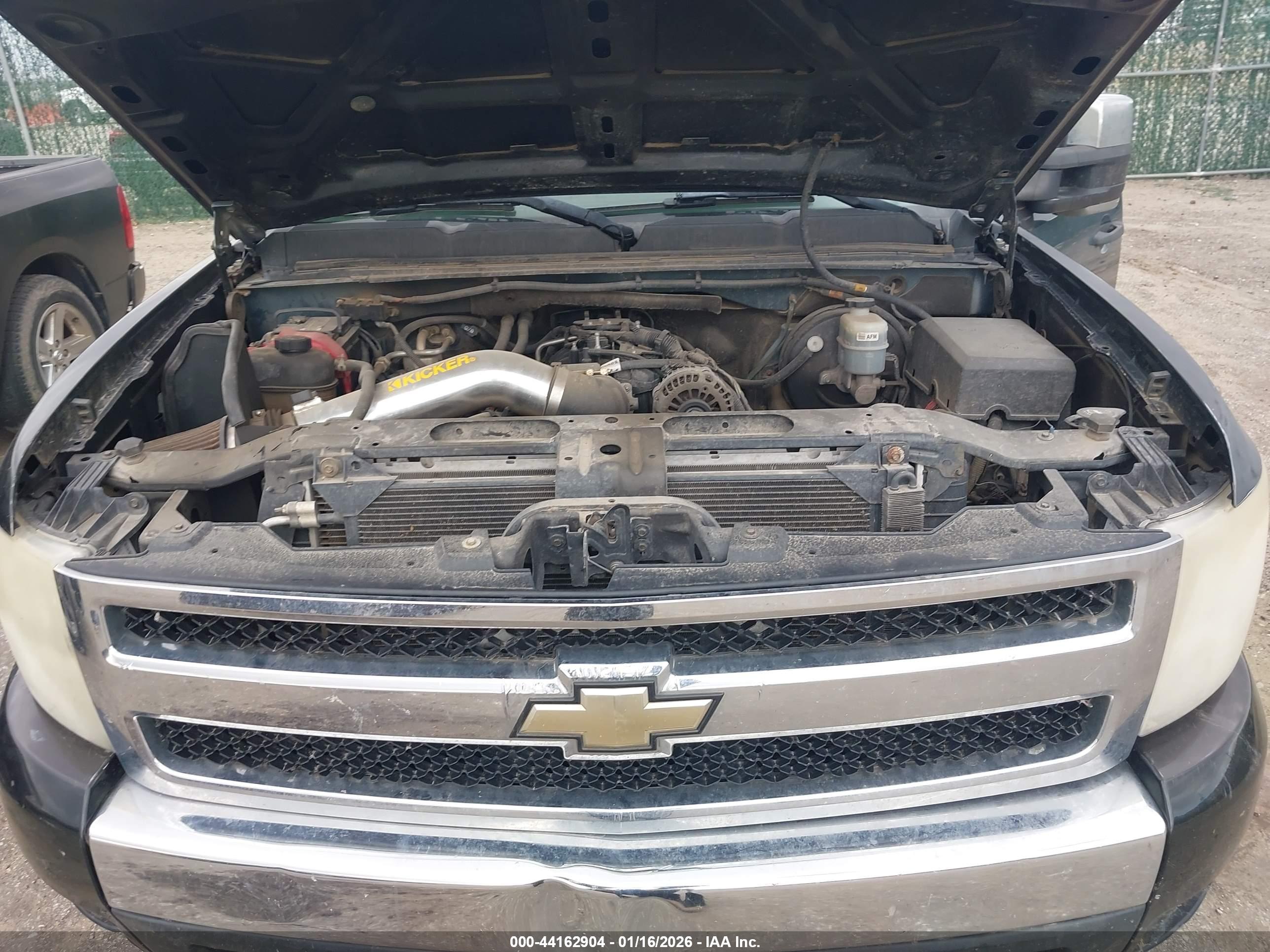 CHEVROLET SILVERADO image 10