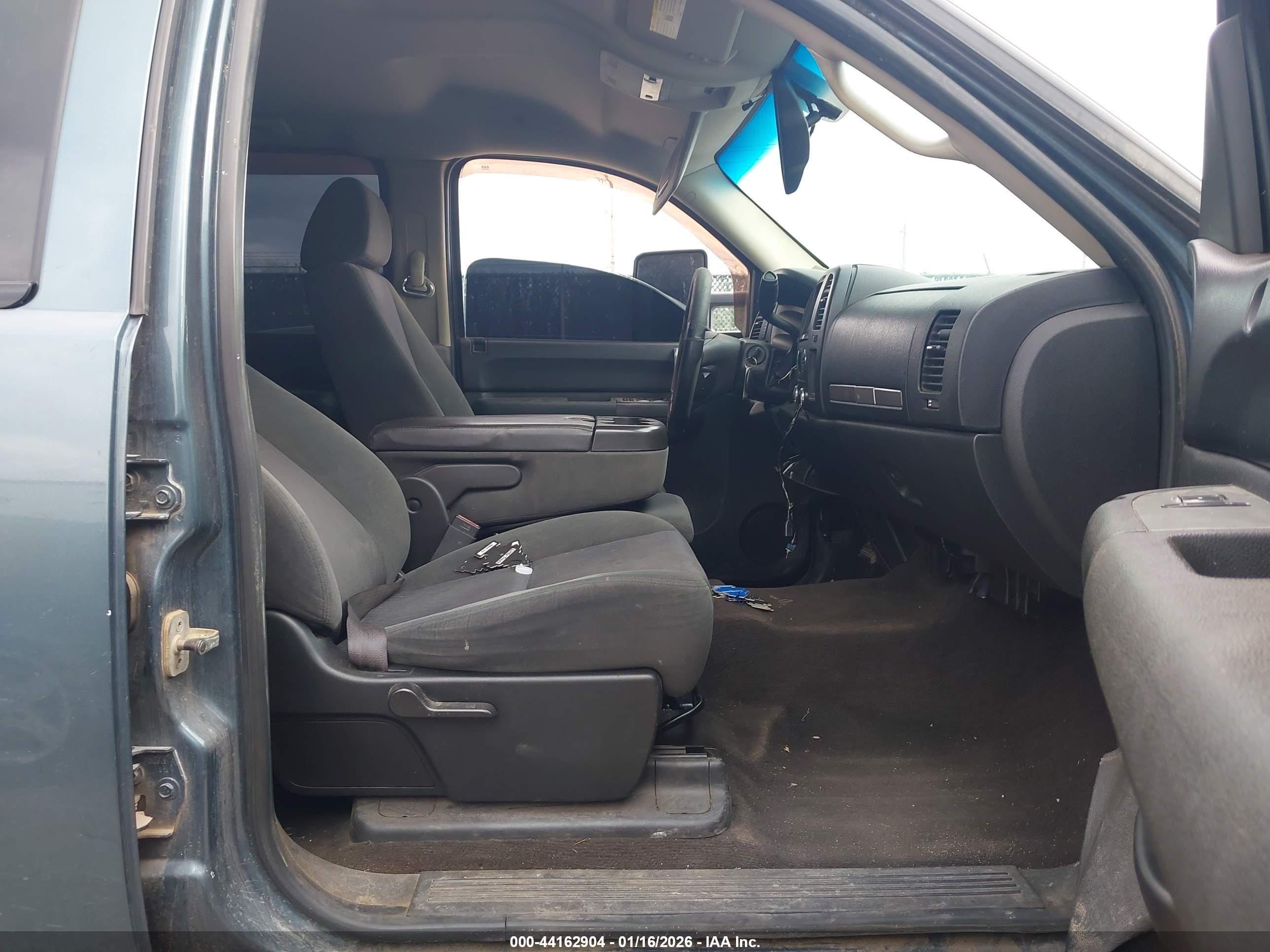 CHEVROLET SILVERADO image 5