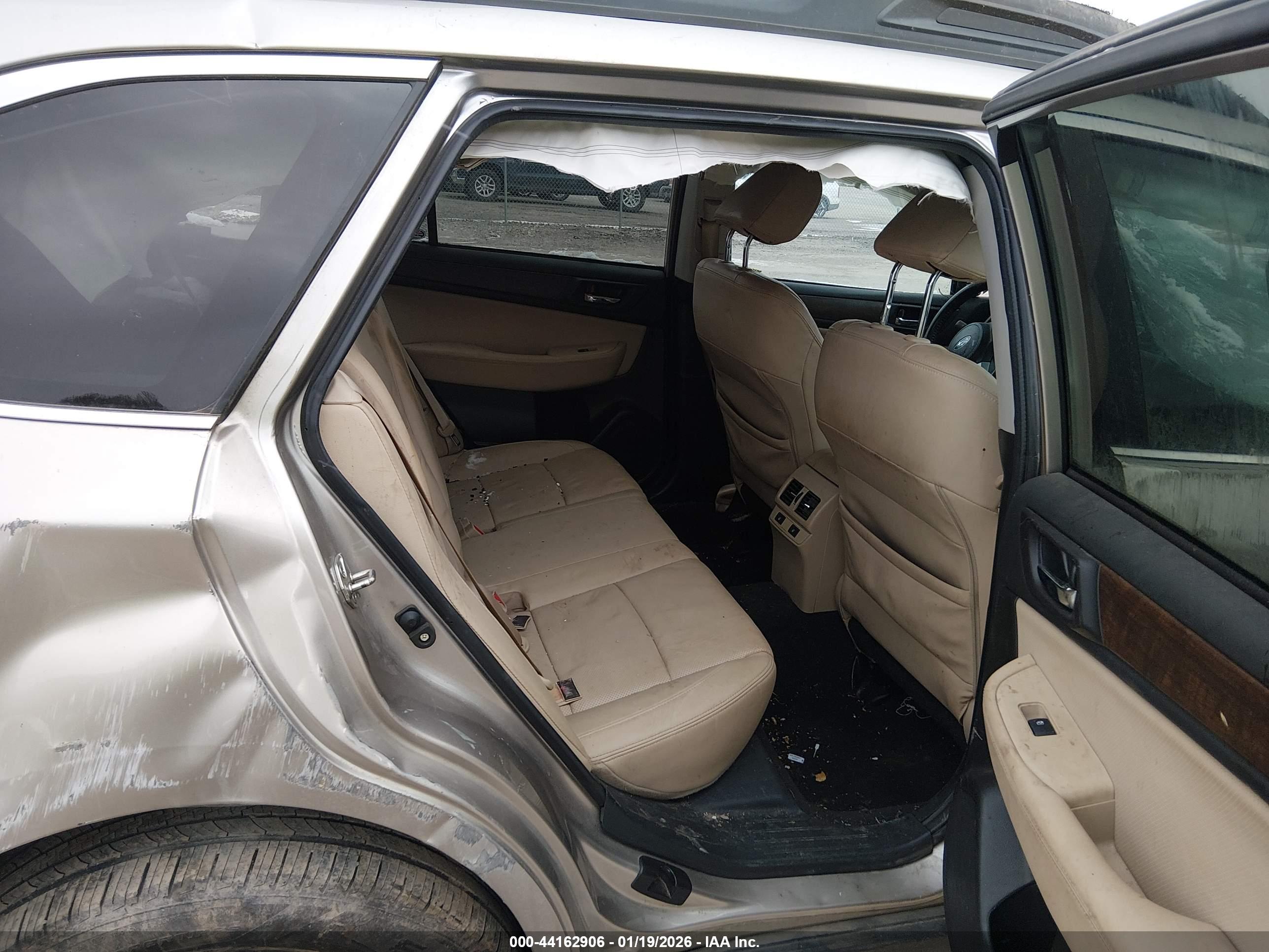 SUBARU OUTBACK image 8