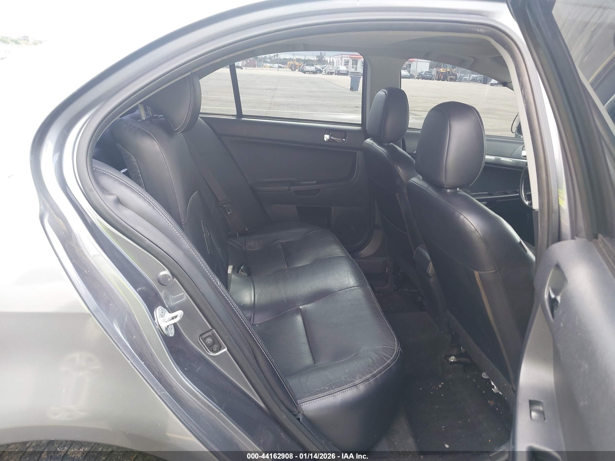 MITSUBISHI LANCER image 8