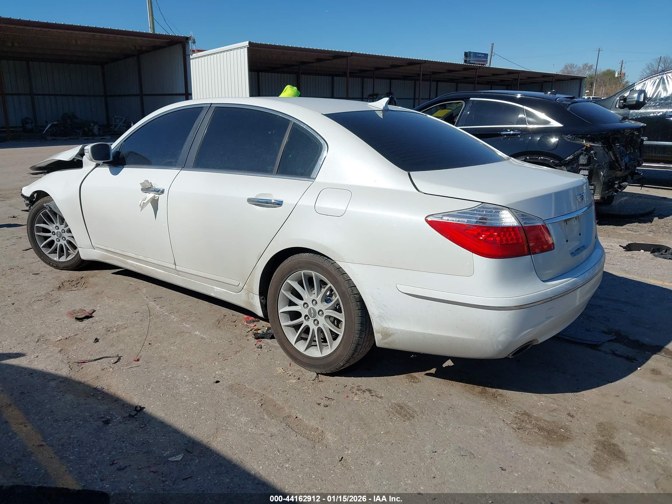 HYUNDAI GENESIS image 3