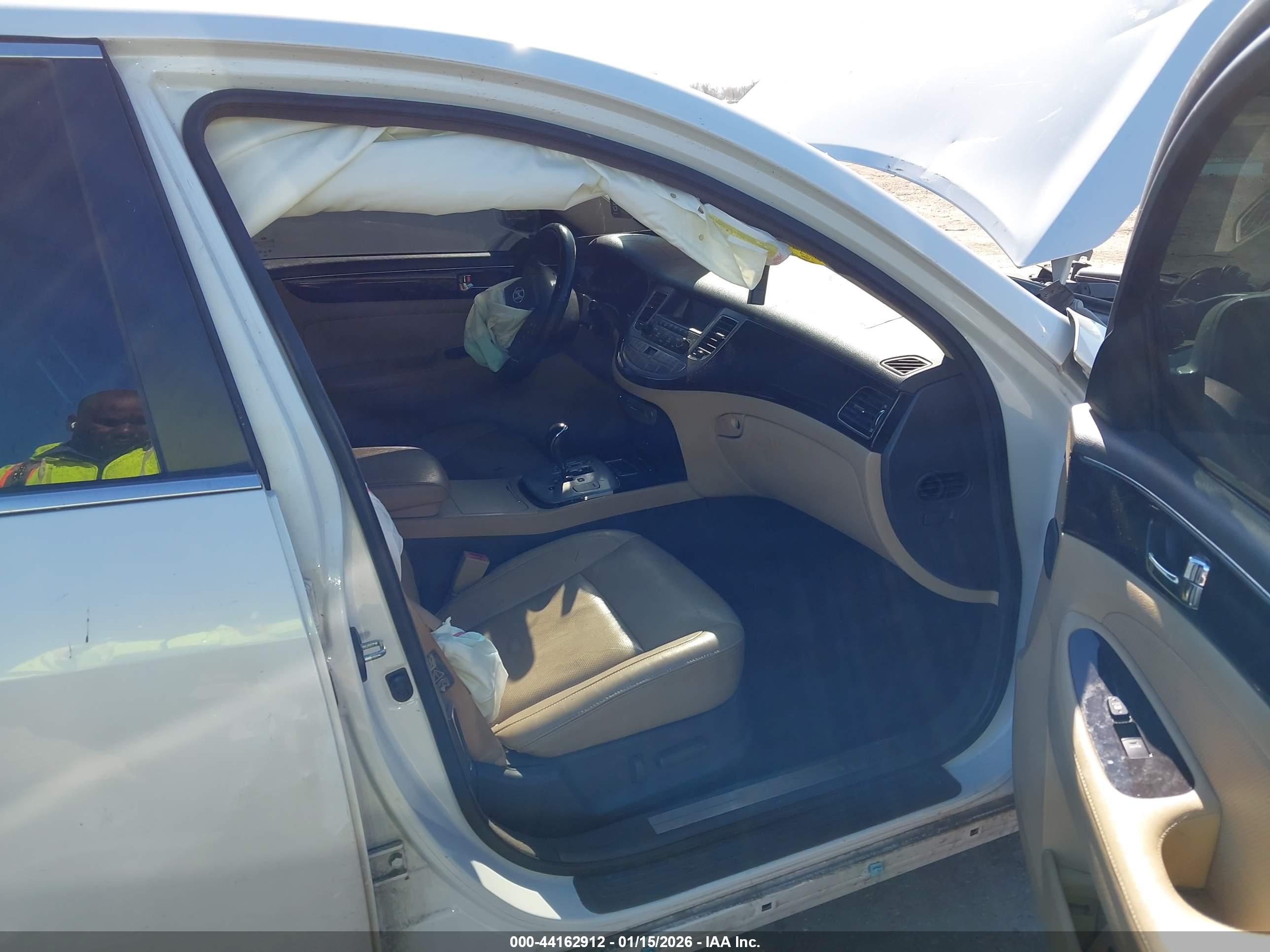 HYUNDAI GENESIS image 5