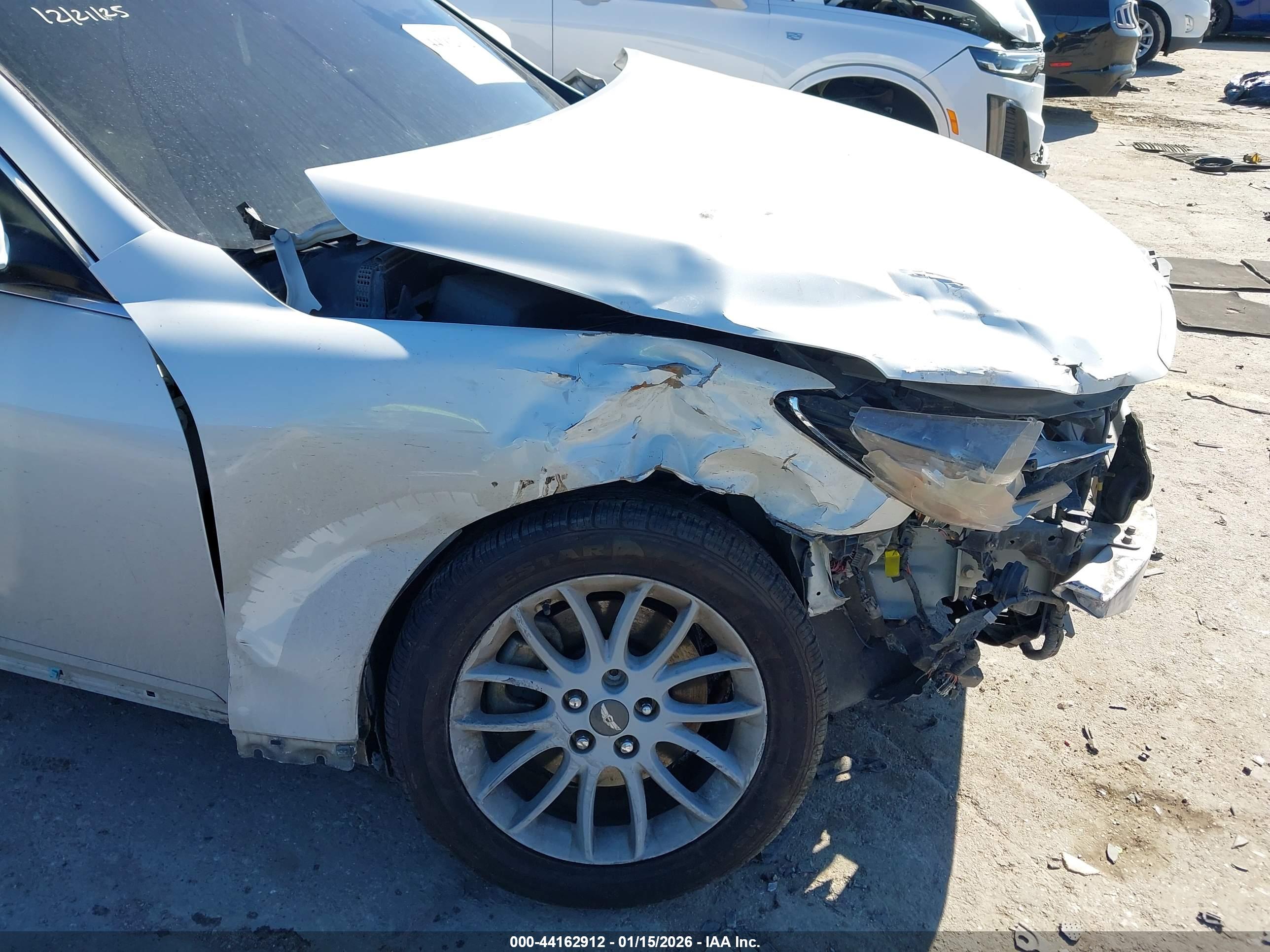 HYUNDAI GENESIS image 6