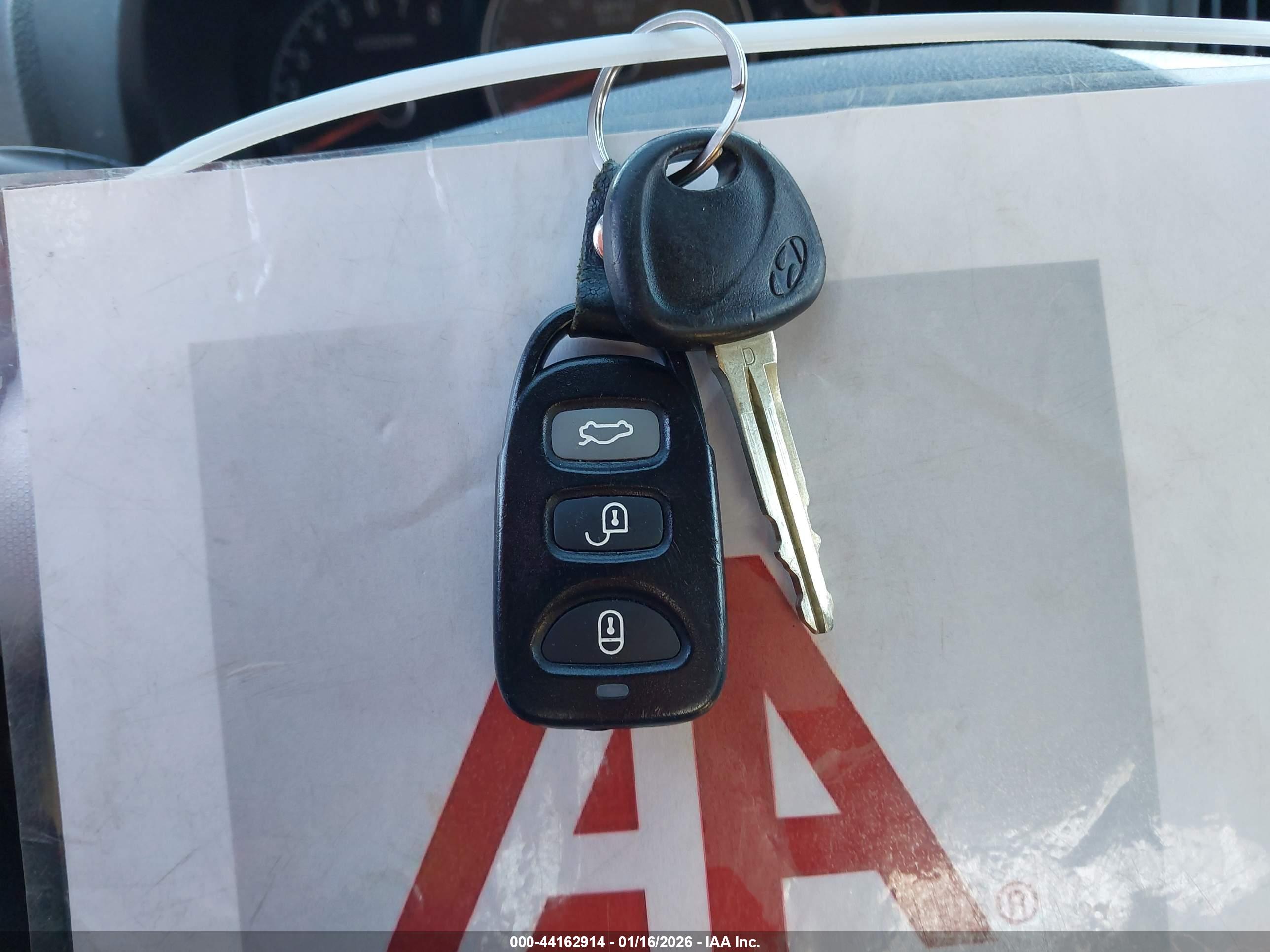HYUNDAI ELANTRA image 11