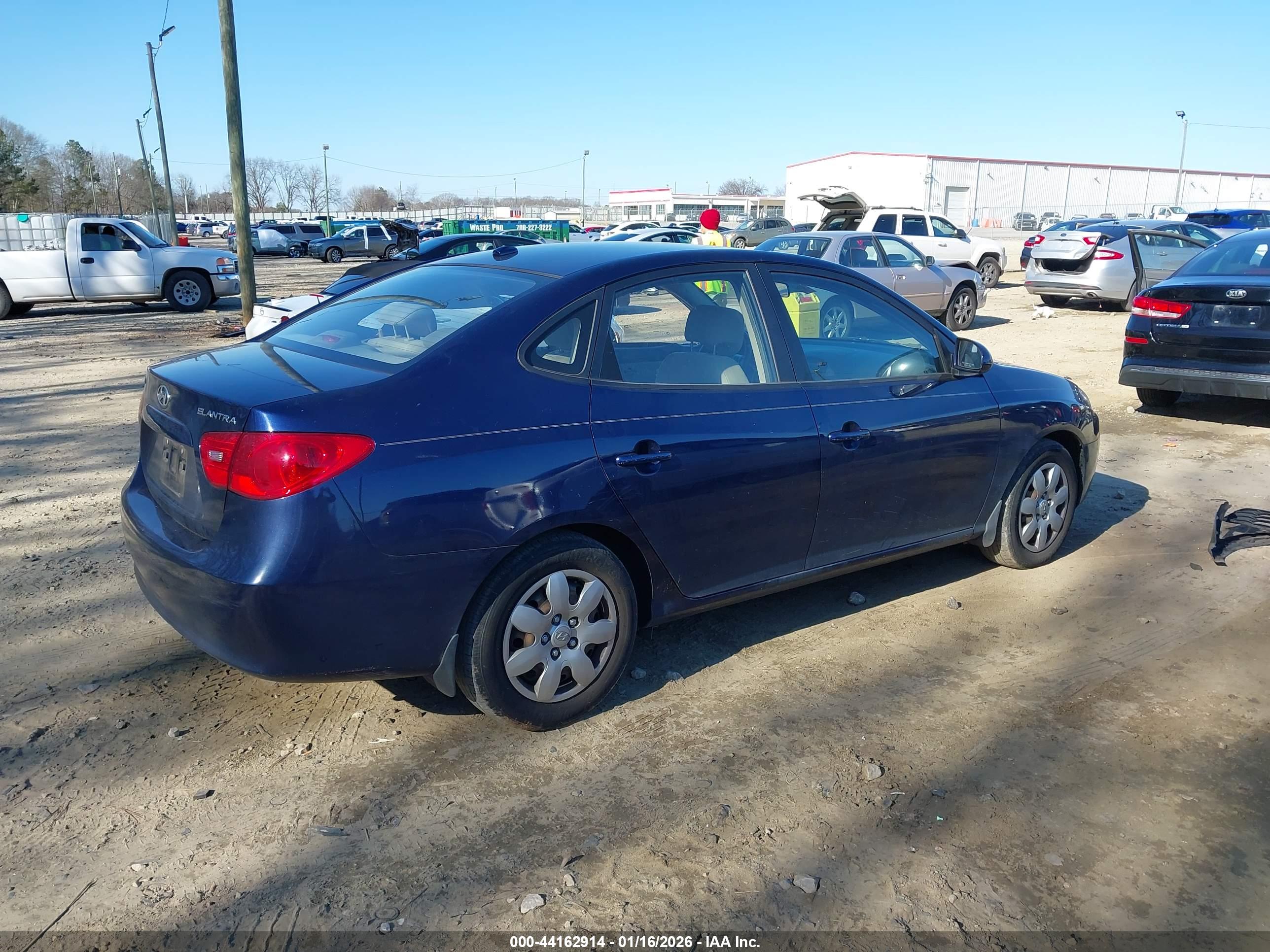 HYUNDAI ELANTRA image 4