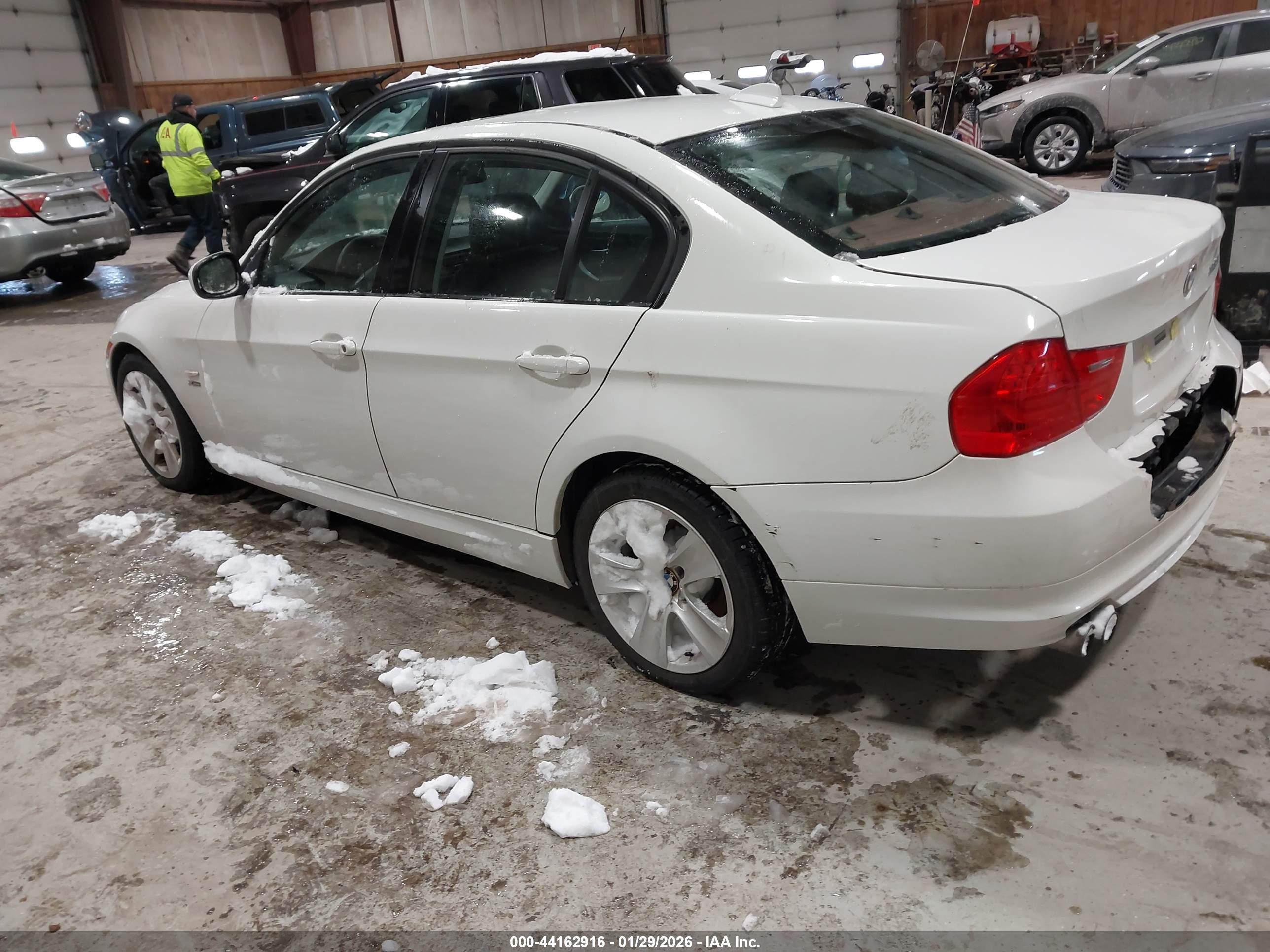 BMW 328I image 3
