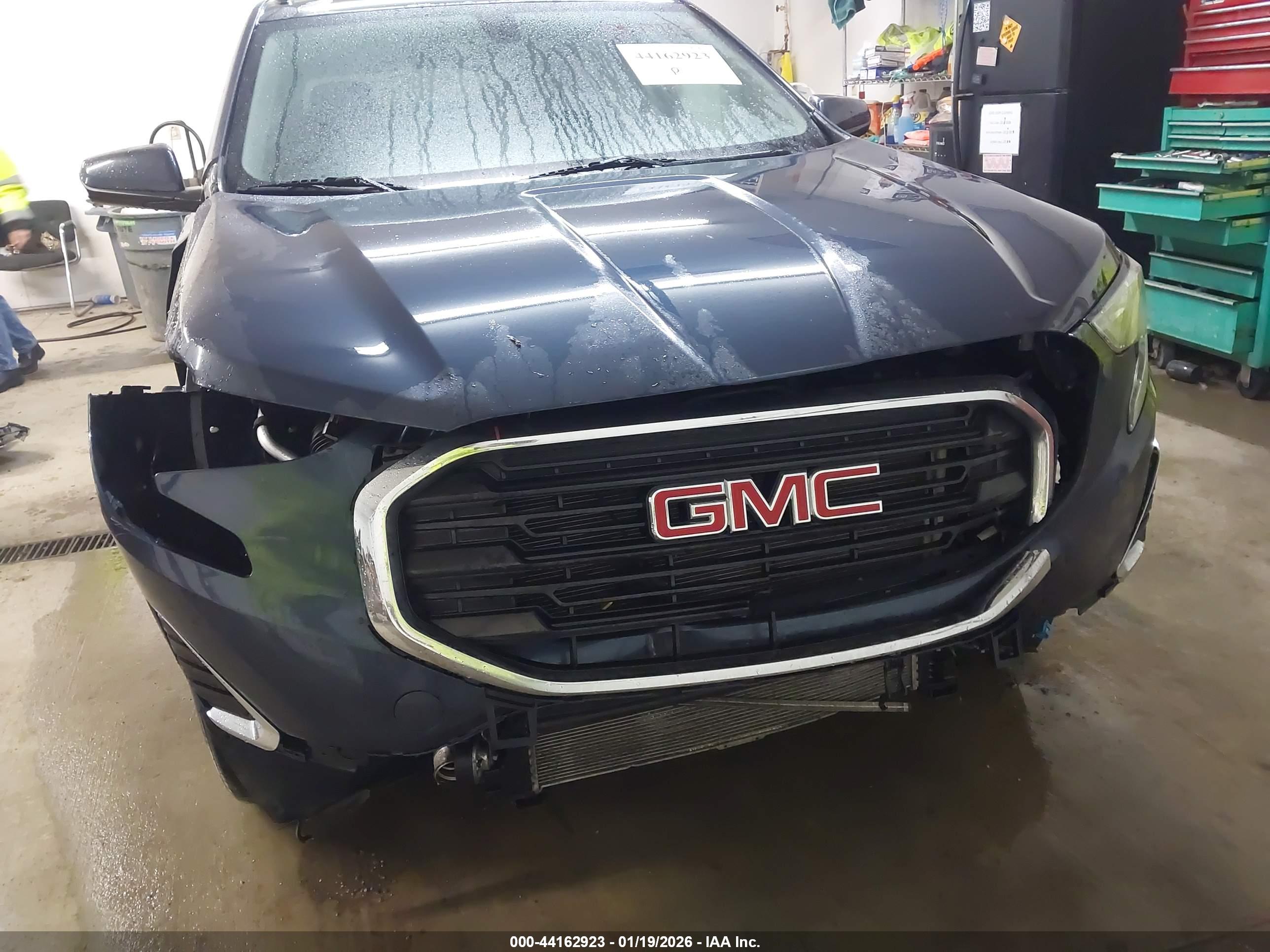 GMC TERRAIN image 6