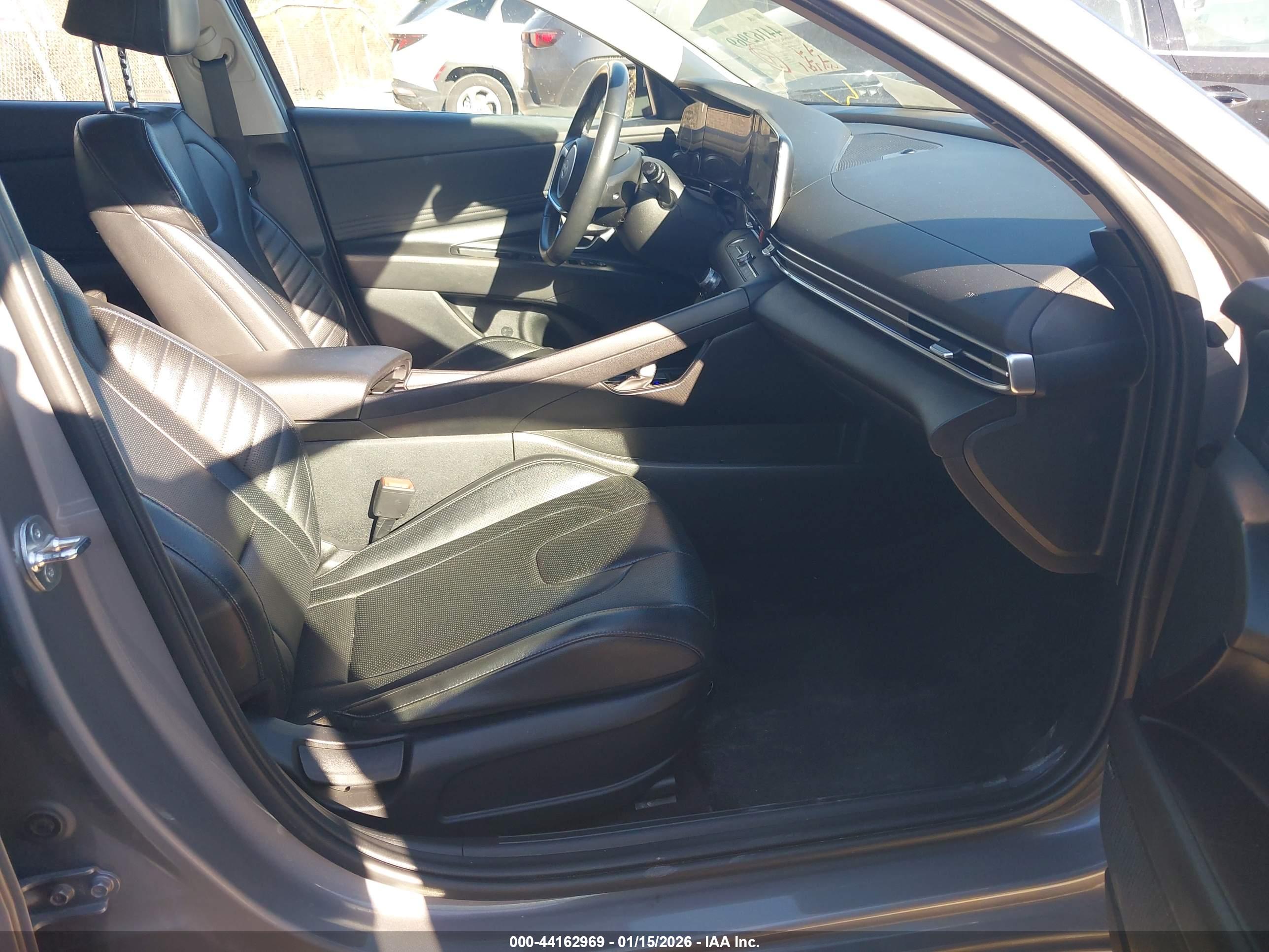 HYUNDAI ELANTRA image 5