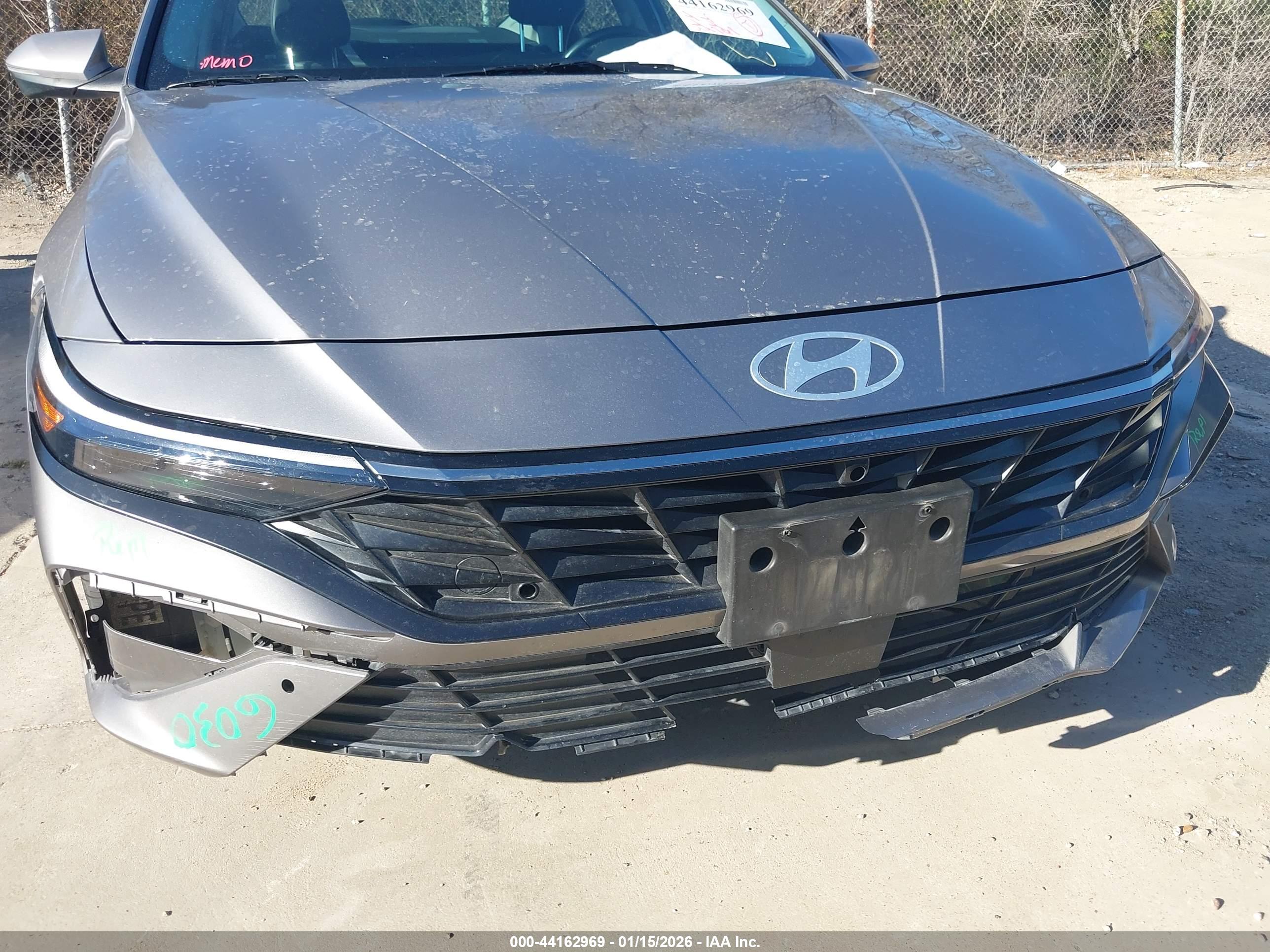 HYUNDAI ELANTRA image 6
