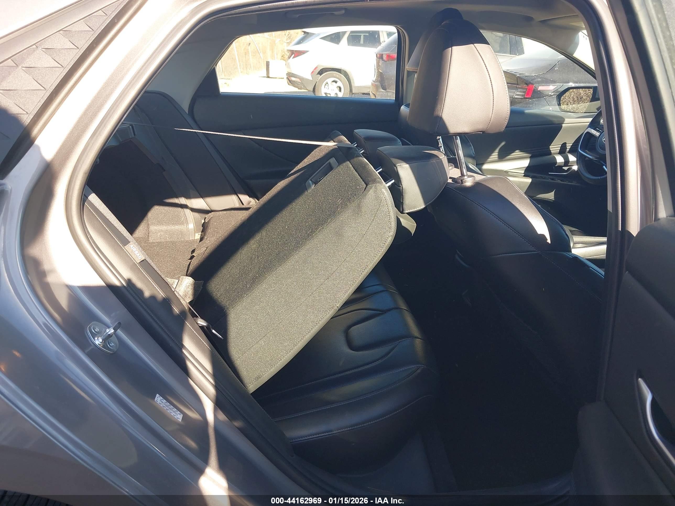 HYUNDAI ELANTRA image 8