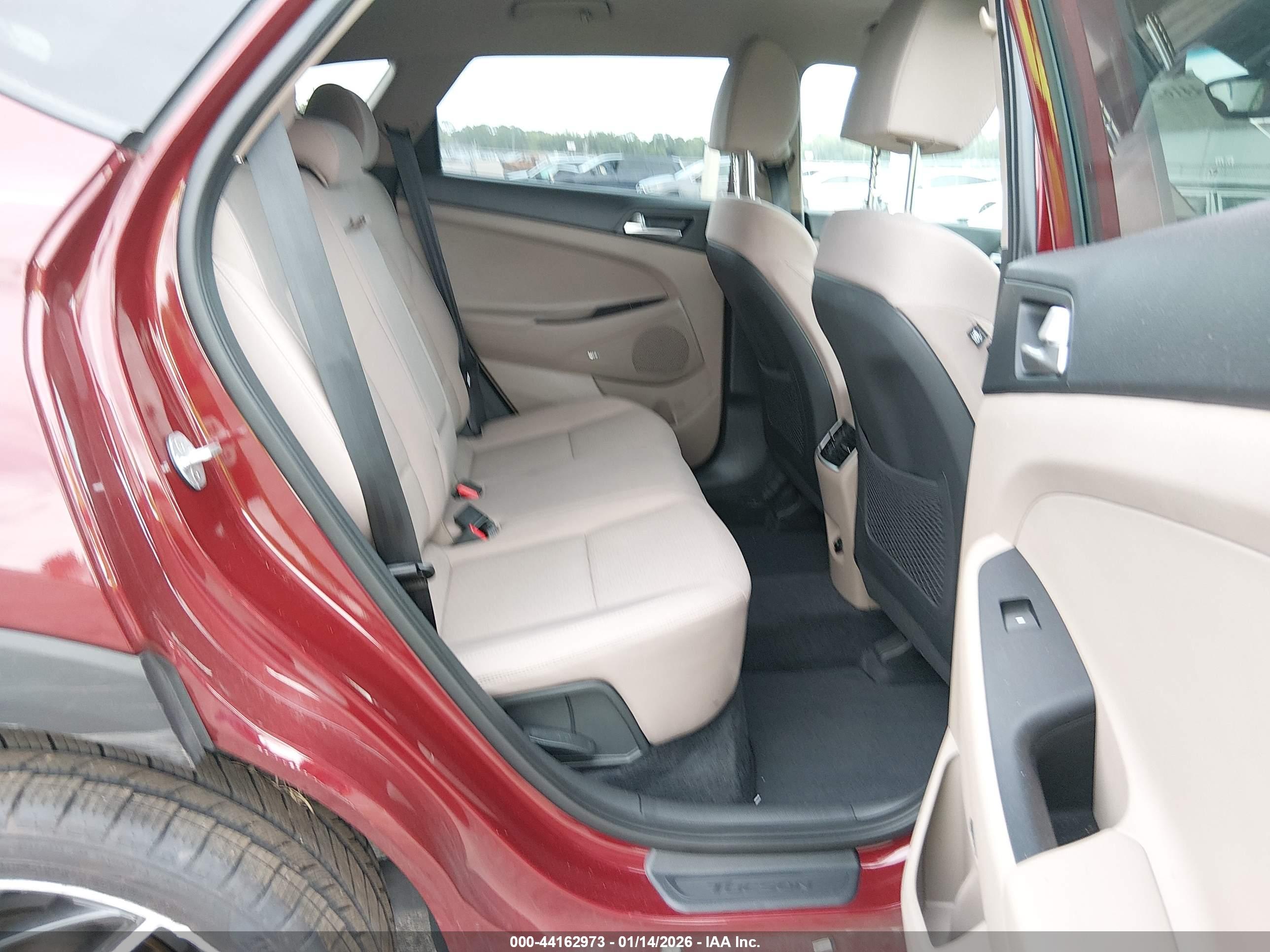 HYUNDAI TUCSON image 8