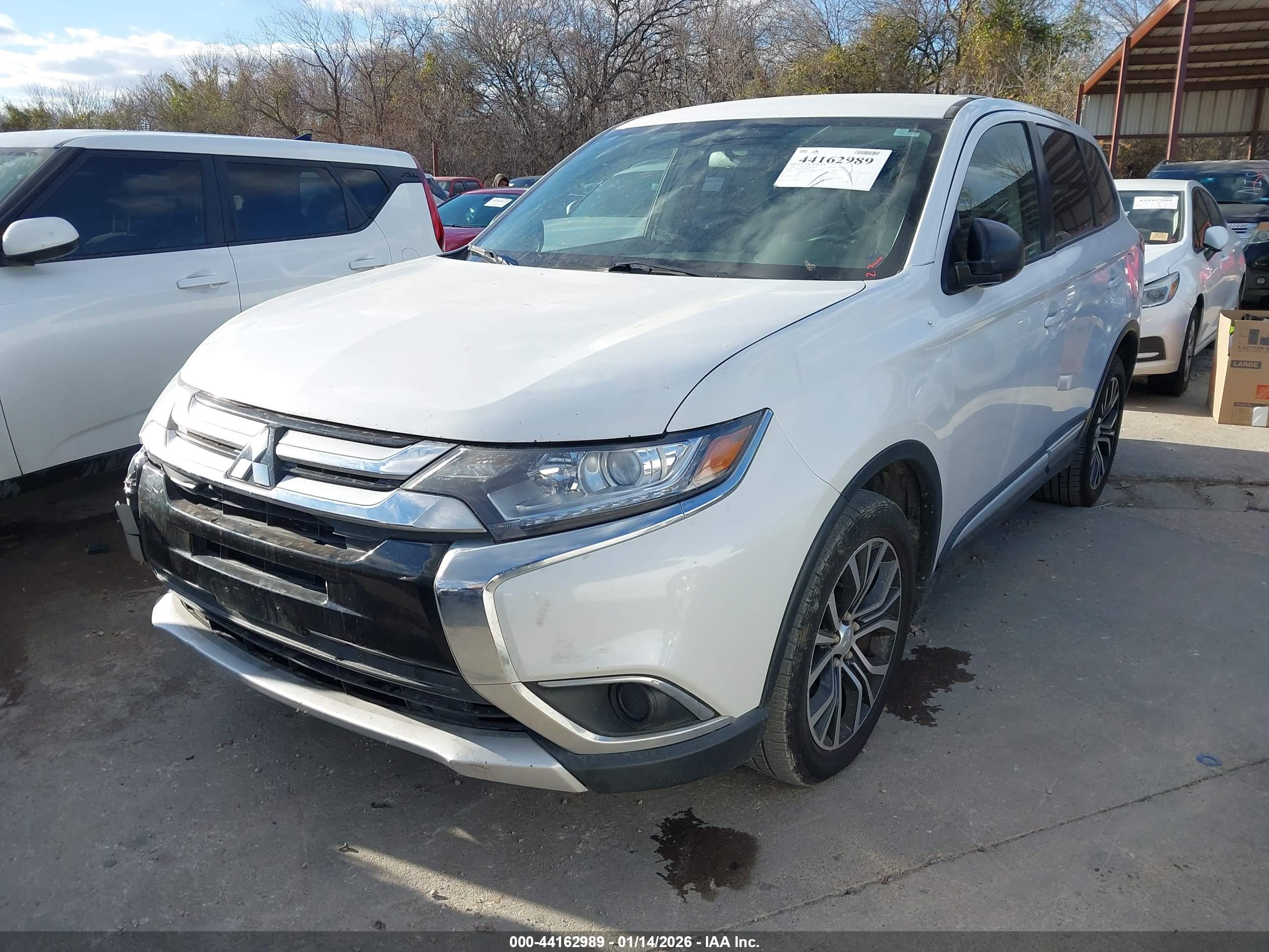 MITSUBISHI OUTLANDER image 2