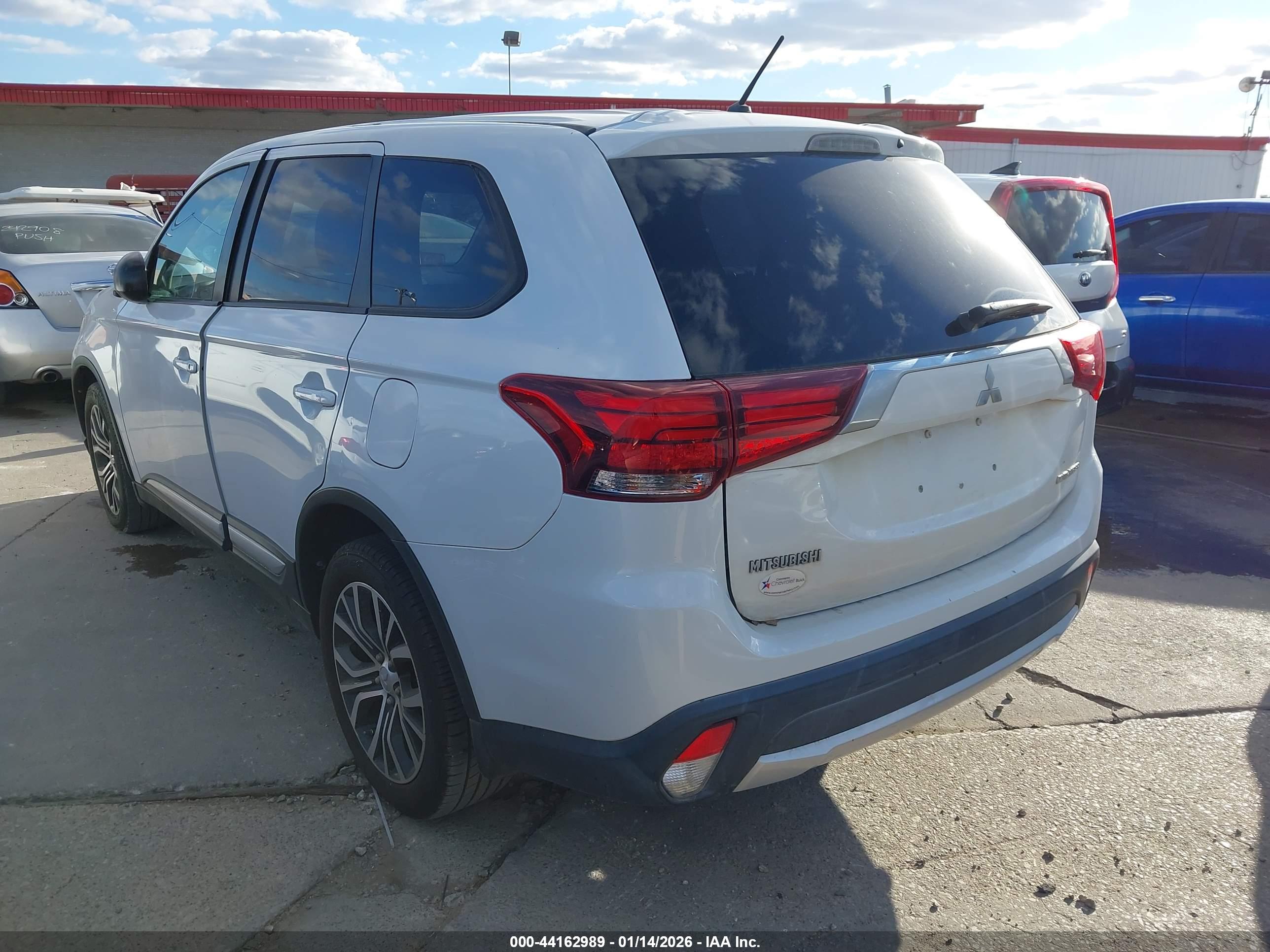 MITSUBISHI OUTLANDER image 3