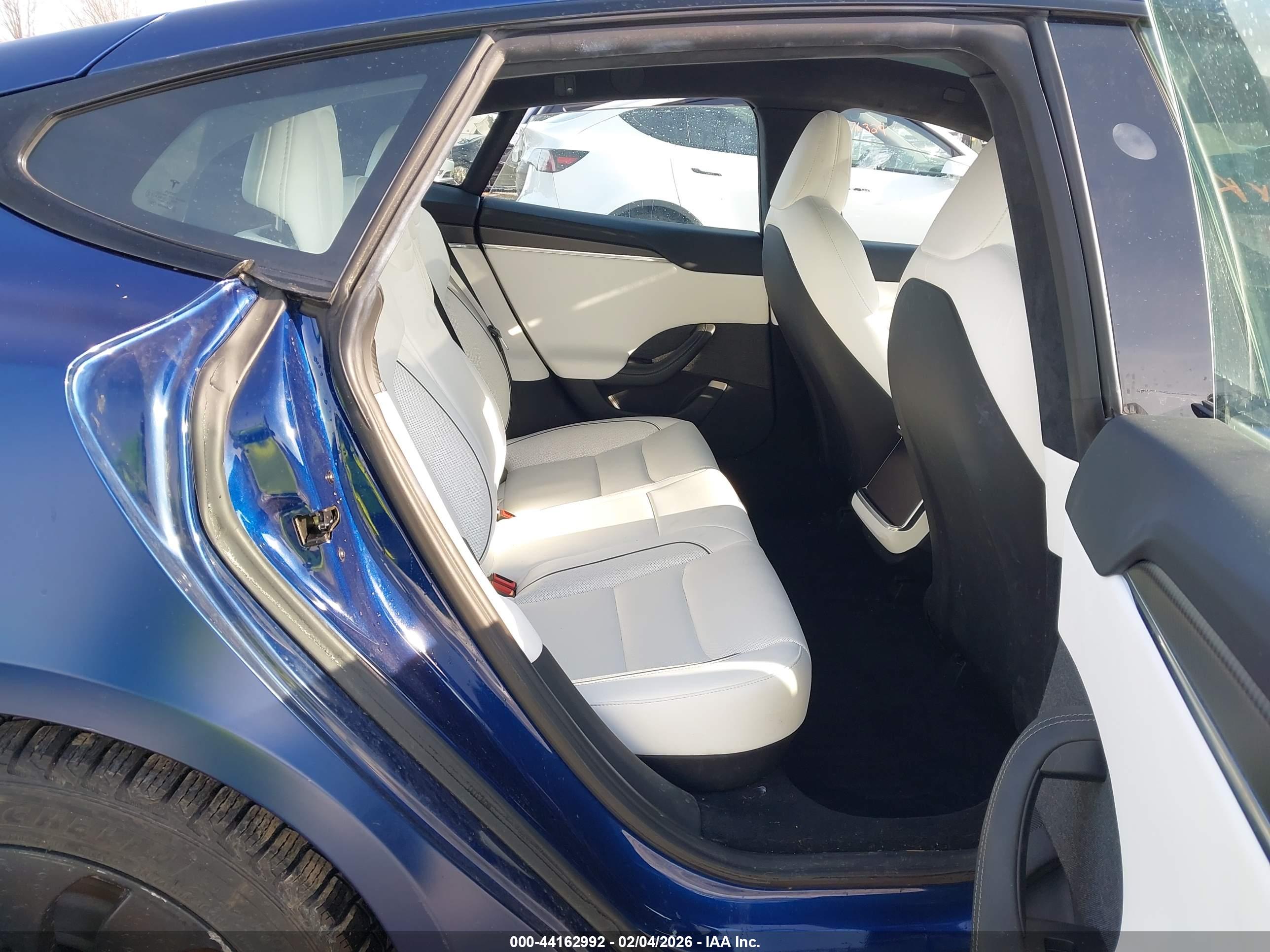 TESLA MODEL image 8