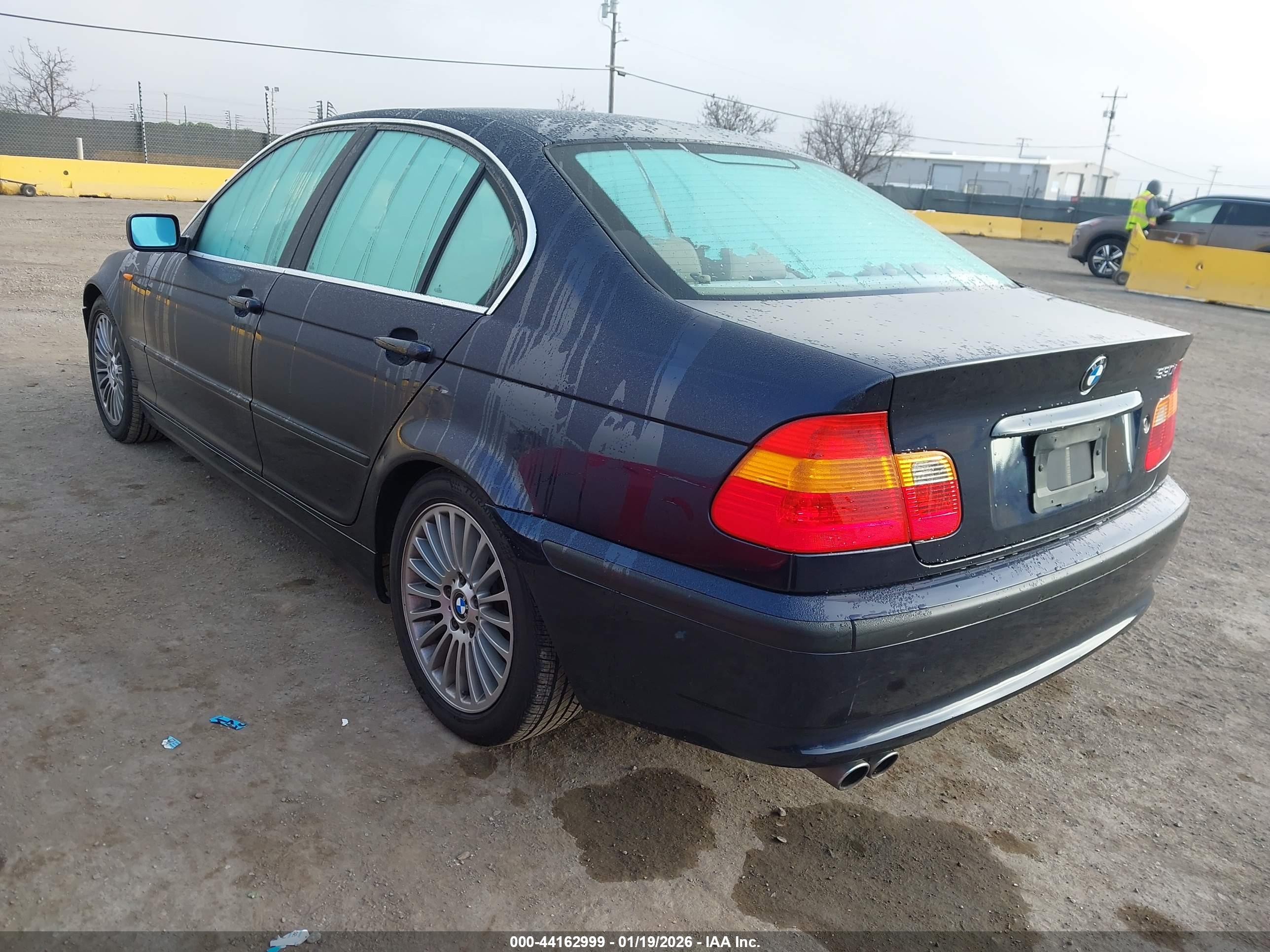 BMW 330I image 3