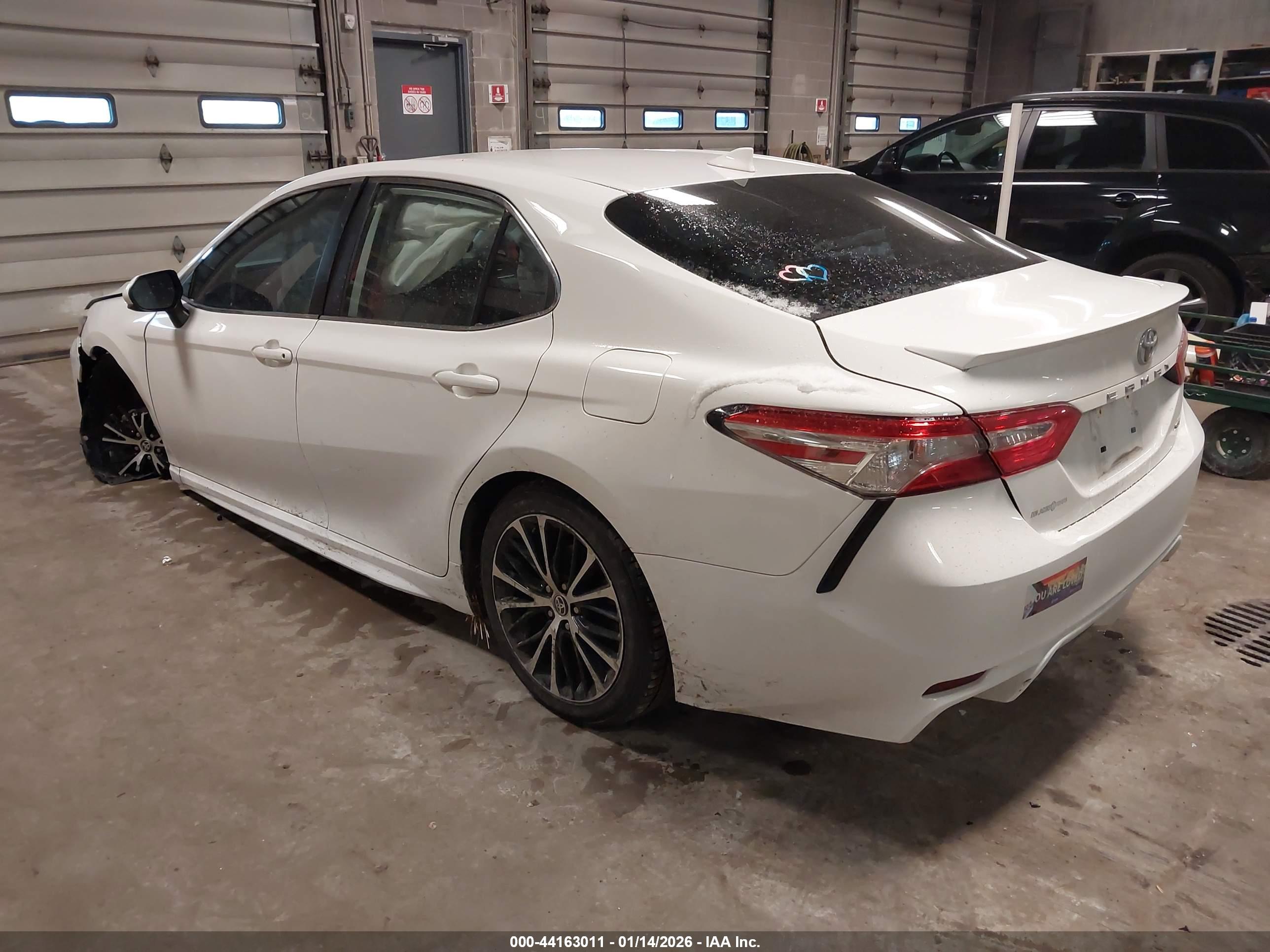TOYOTA CAMRY image 3